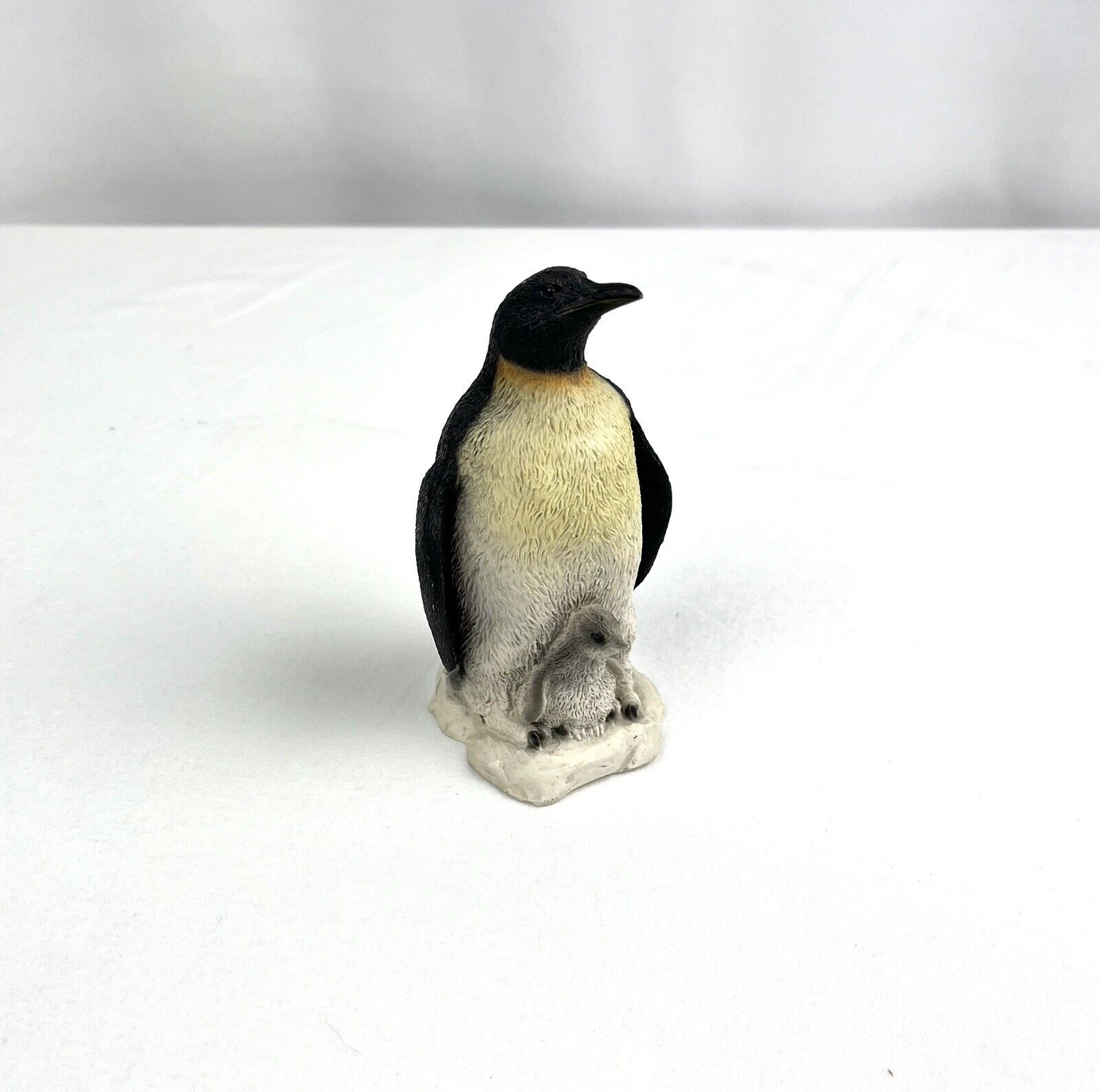 Vintage Original Castagna Penguin w/Chick Figurine Made in Italy 1988