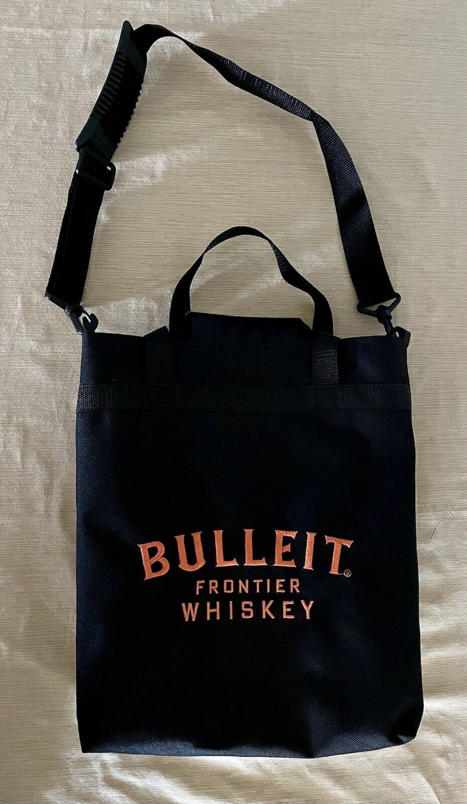 Bulleit Bourbon Insulated Embroidered Bottle Carrier Tote Bag Shoulder Strap NEW