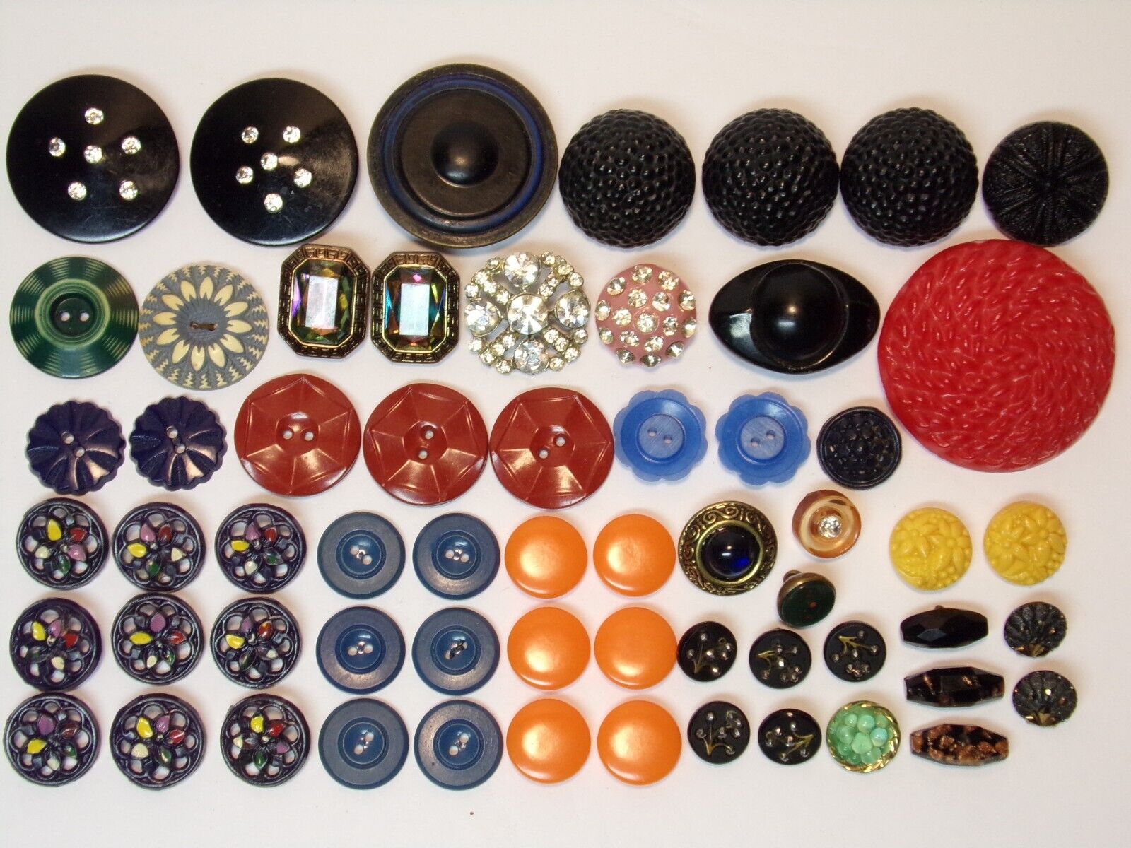 Vintage 1940\'s/1950\'s/1960\'s  Buttons  Mixed Lot Of 60 Buttons