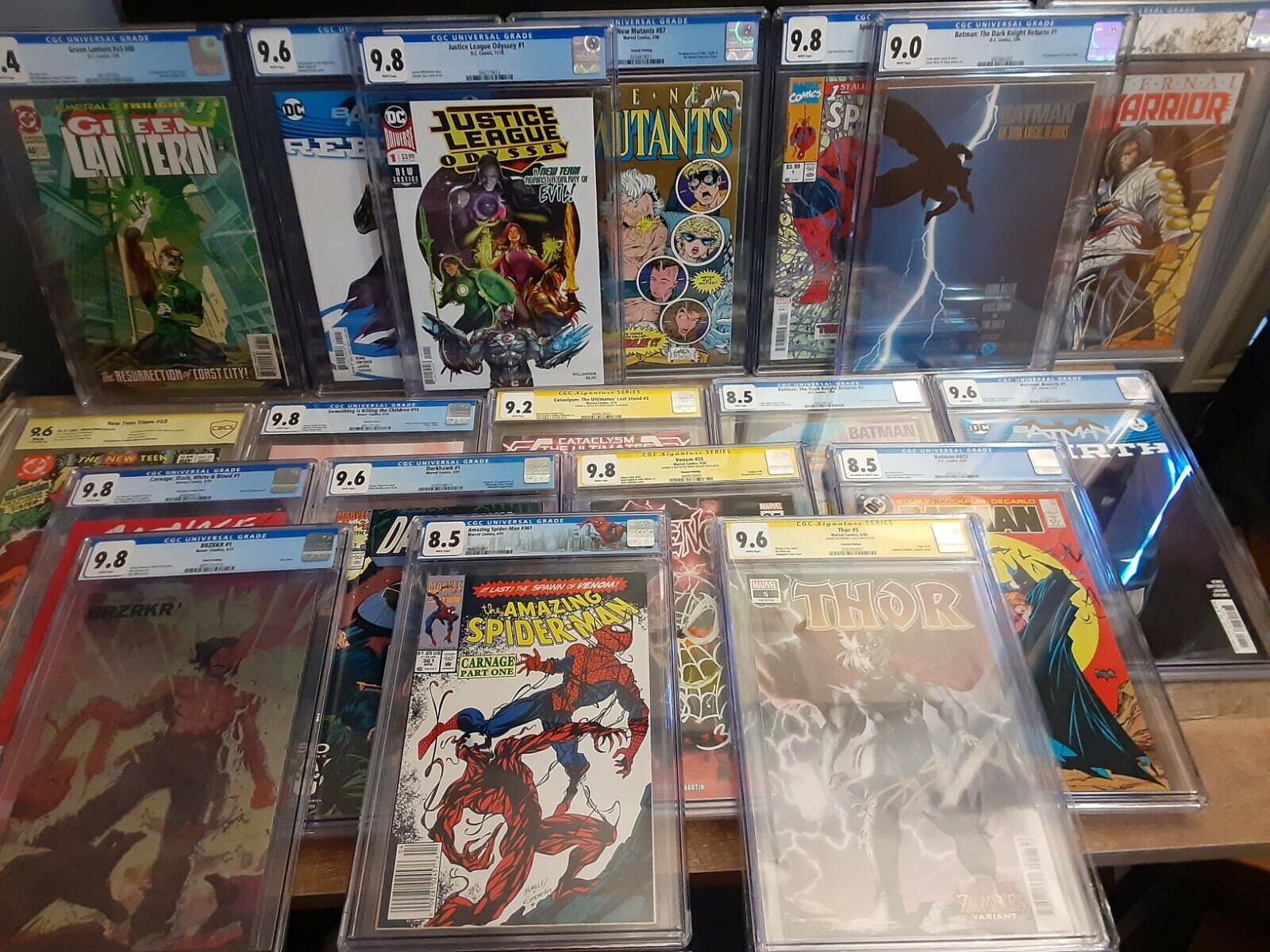 Slabpocolypse Comic Book Lot/Grab Bag. 5 comic (Marvel/DC/Indie) grab bag. CGC