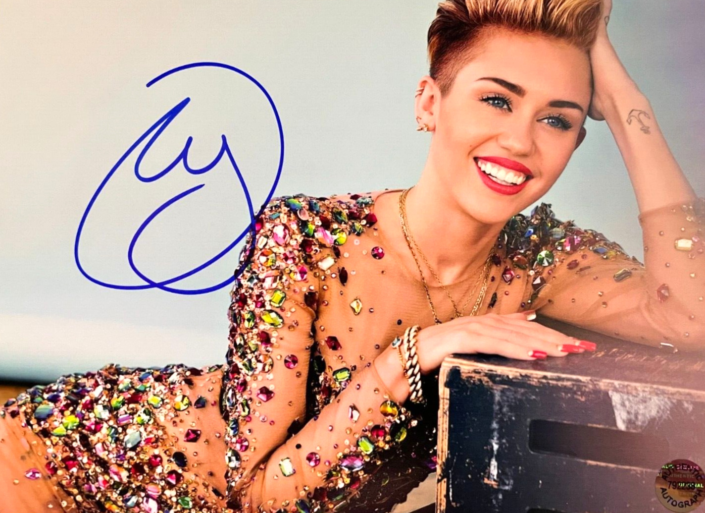 Miley Cyrus Hand-Signed 7x5 inch Photo Original Autograph w/COA