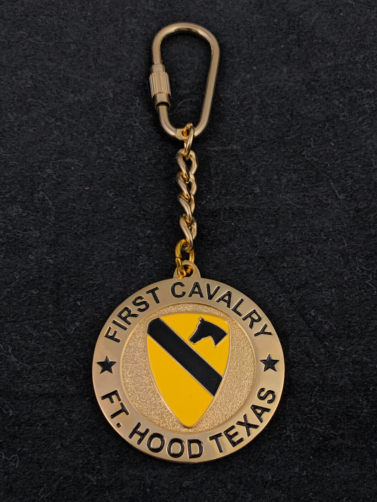 🌟US Army 1st Cavalry Keychain, 1st Cav Emblem Ft. Hood Texas