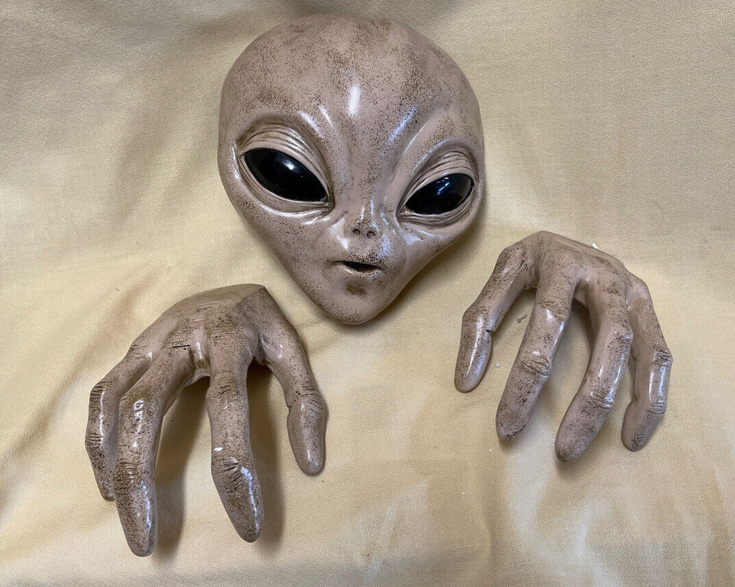 UFO Extra Terrestrial Roswell Alien Other Worldly Area 51 ET Wall Sculpture