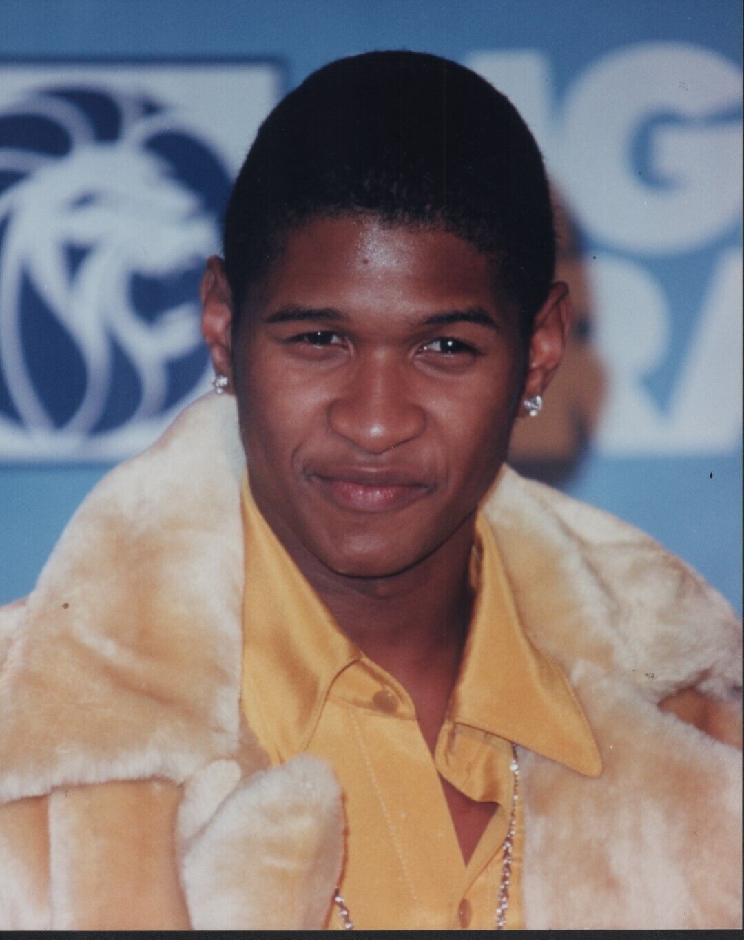 Usher 8x10 glossy color photo