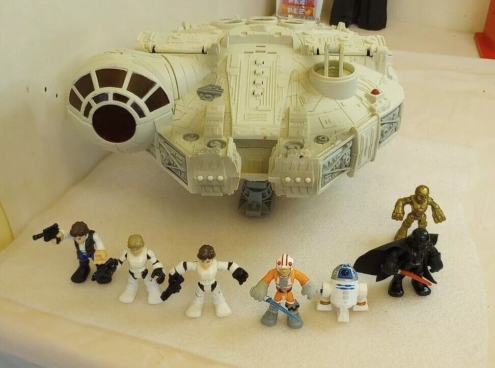 Vintage 2001 Star Wars Millenium Falcon Play School And Hasbro Mini Figure s 