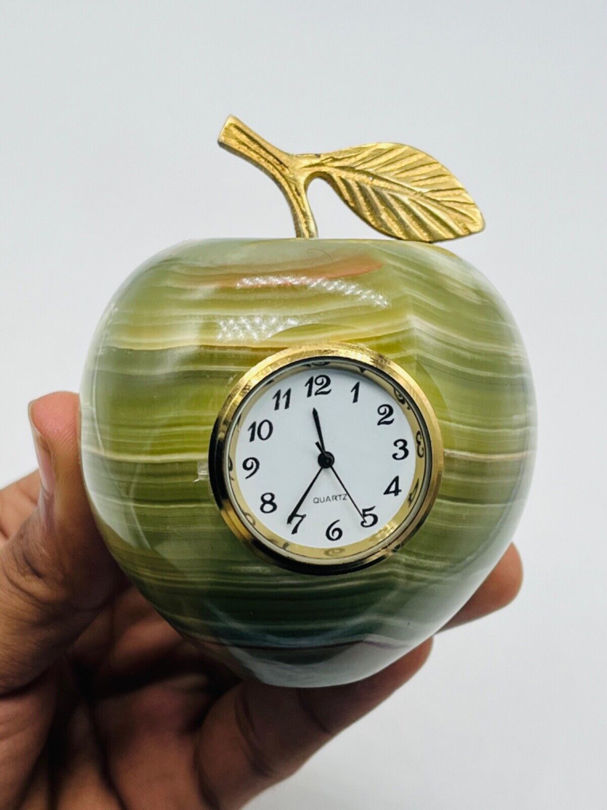 Onyx Apple clock