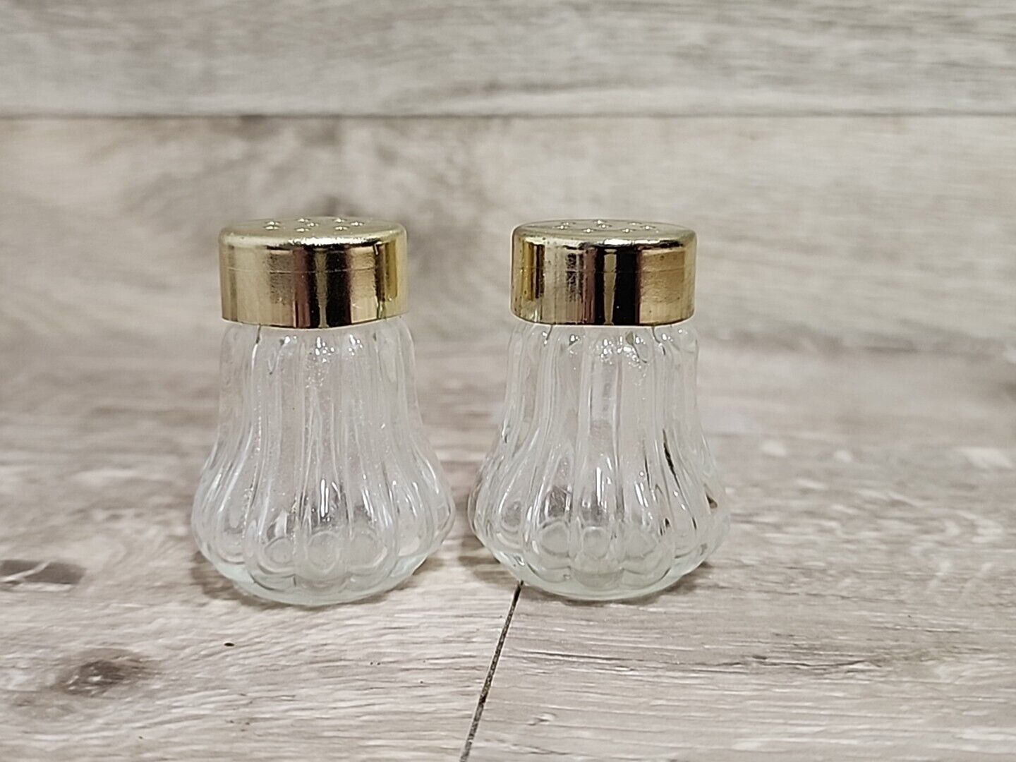 Set Of 2 Pressed Glass Individual Salt & Pepper Shaker With Gold Metal Lids