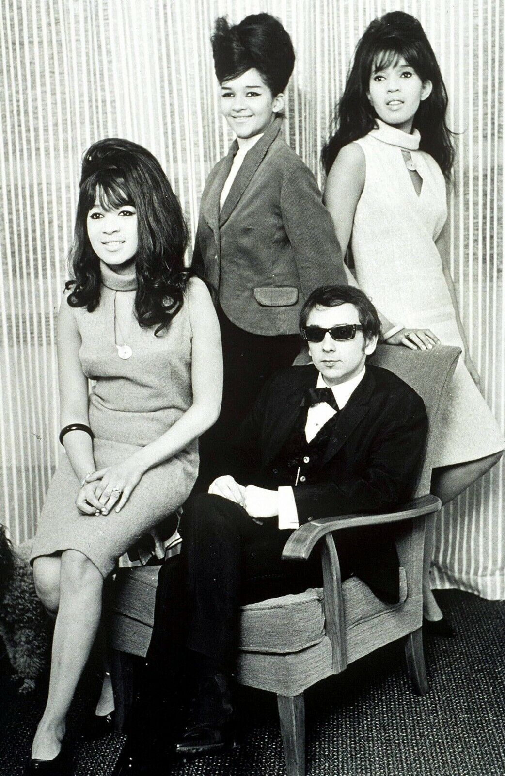 The Ronnettes RONNIE SPECTOR PHIL SPECTOR 8x10 Glossy Photo