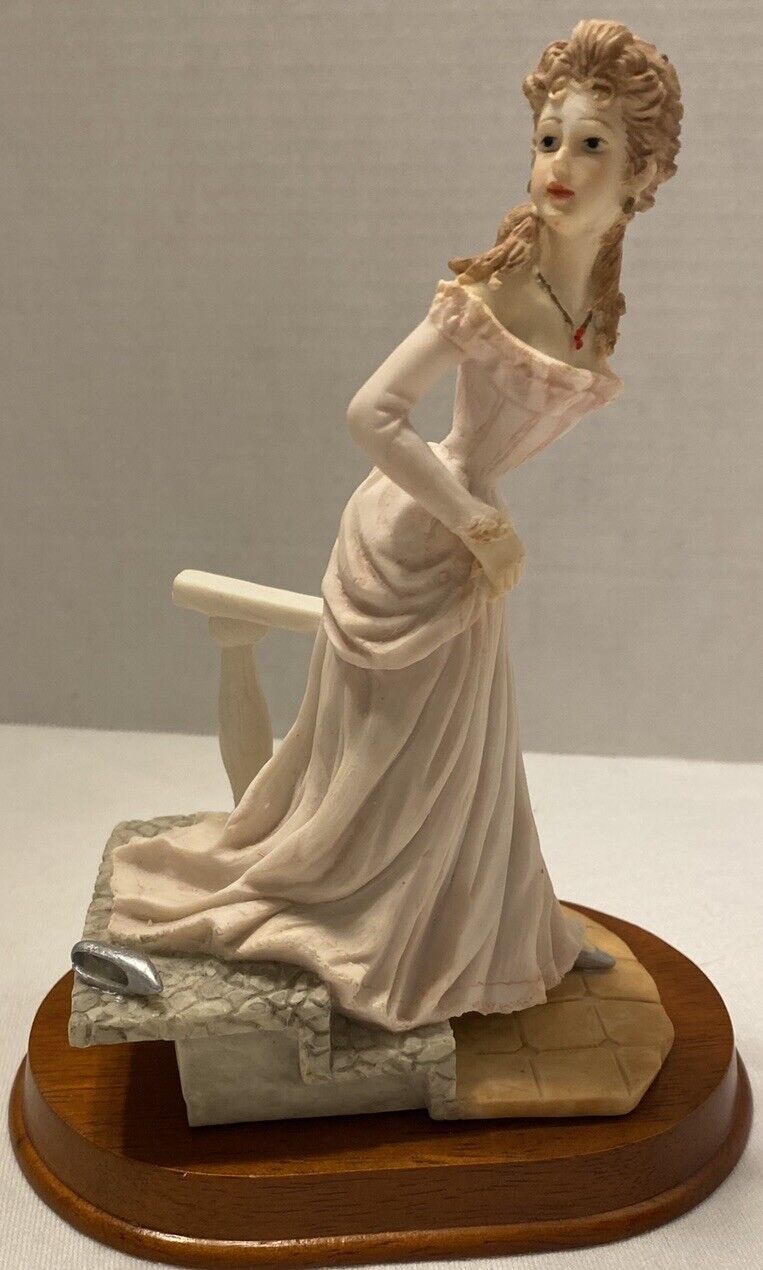La Verona Collection Cinderella Lost Slipper Figurine Statuette