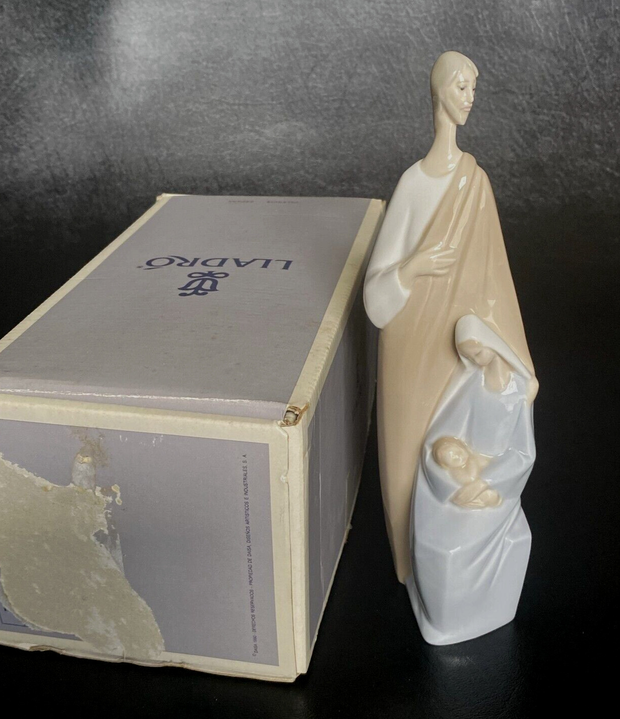 Lladro 4585 HOLY FAMILY Nativity, Issued 1969 - 9 inch