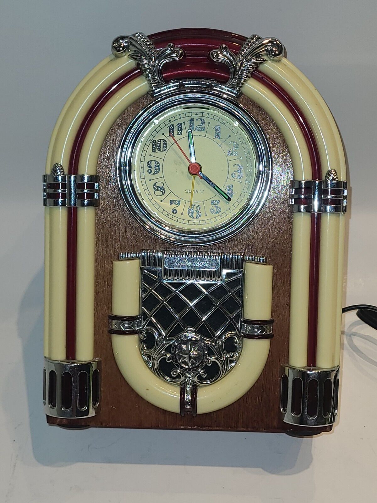 Juke Box, Battery Operated Clock, 1950's Style.