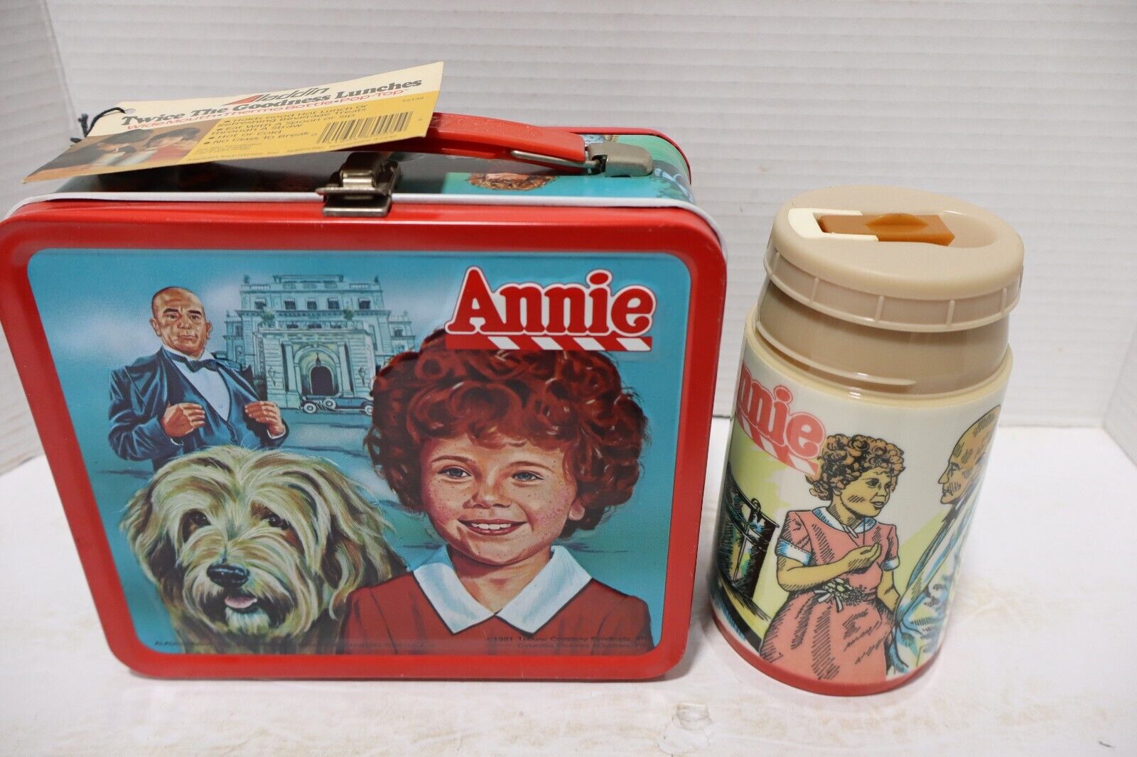 Rare 1981 Vintage Annie Metal Lunchbox w/ Thermos no’s mint condition