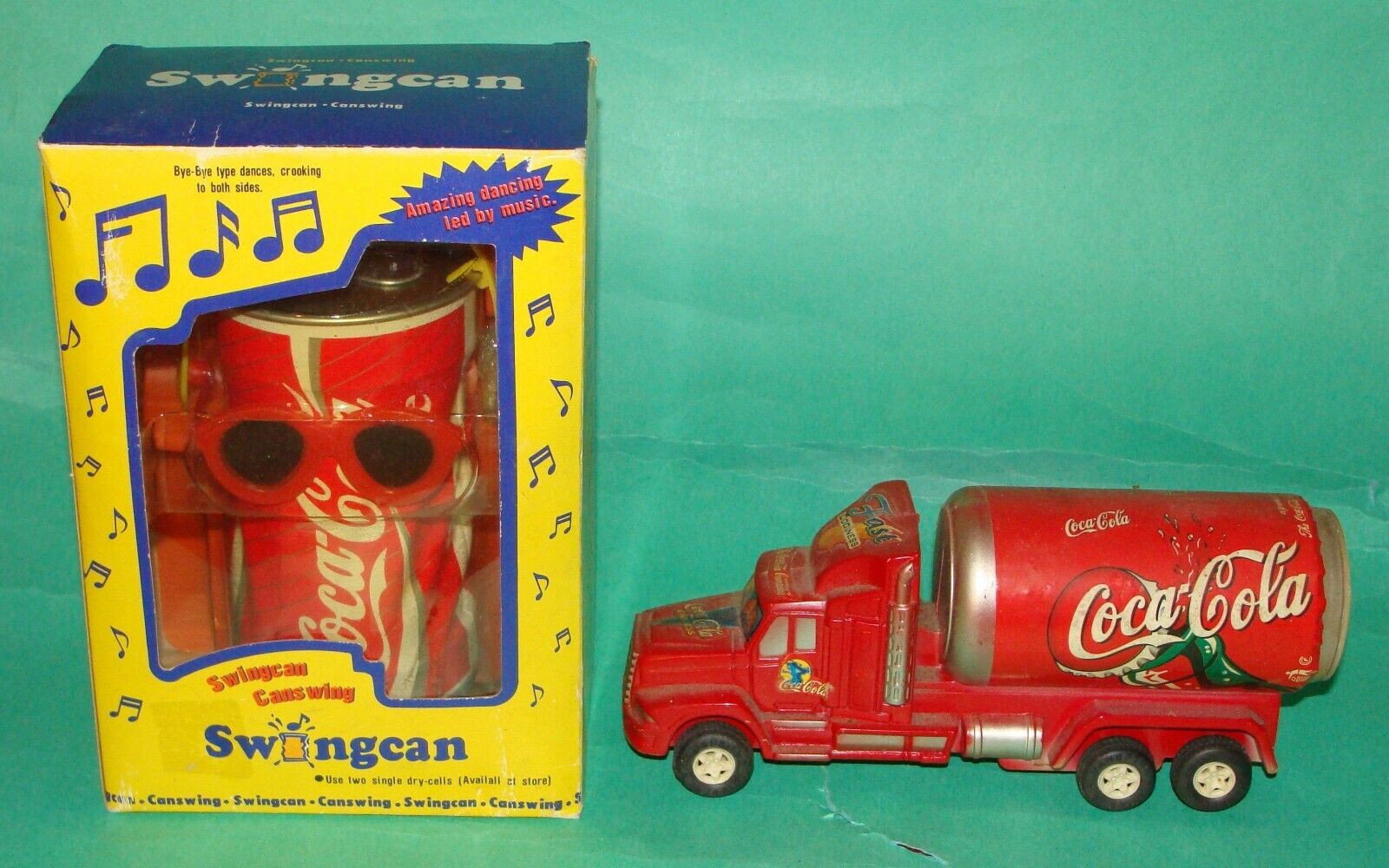 Coca Cola Miniature Vintage Plastic Truck /& Coke Vending Machine Lot