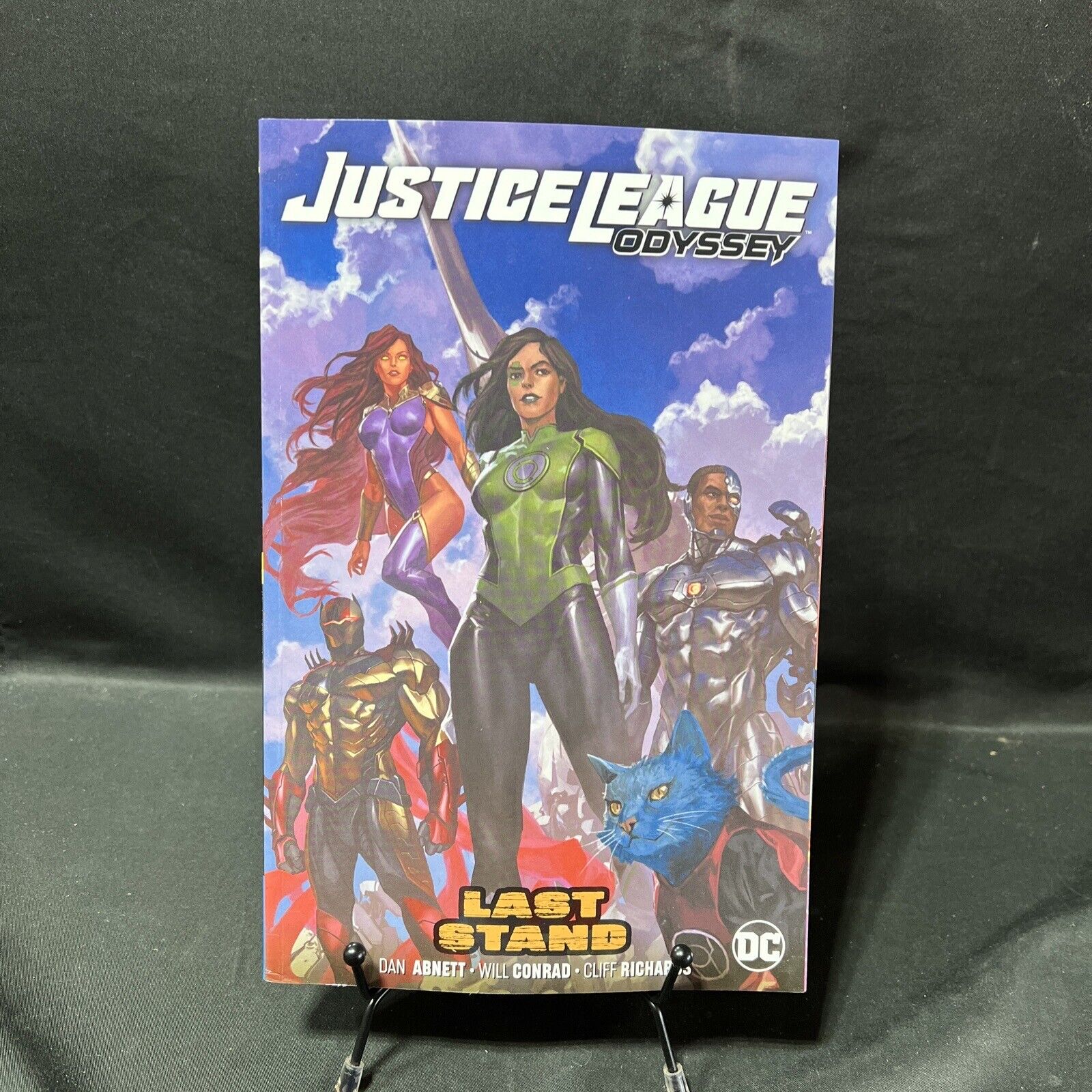 Justice League Odyssey Vol. 4: Last Stand by Abnett, Dan