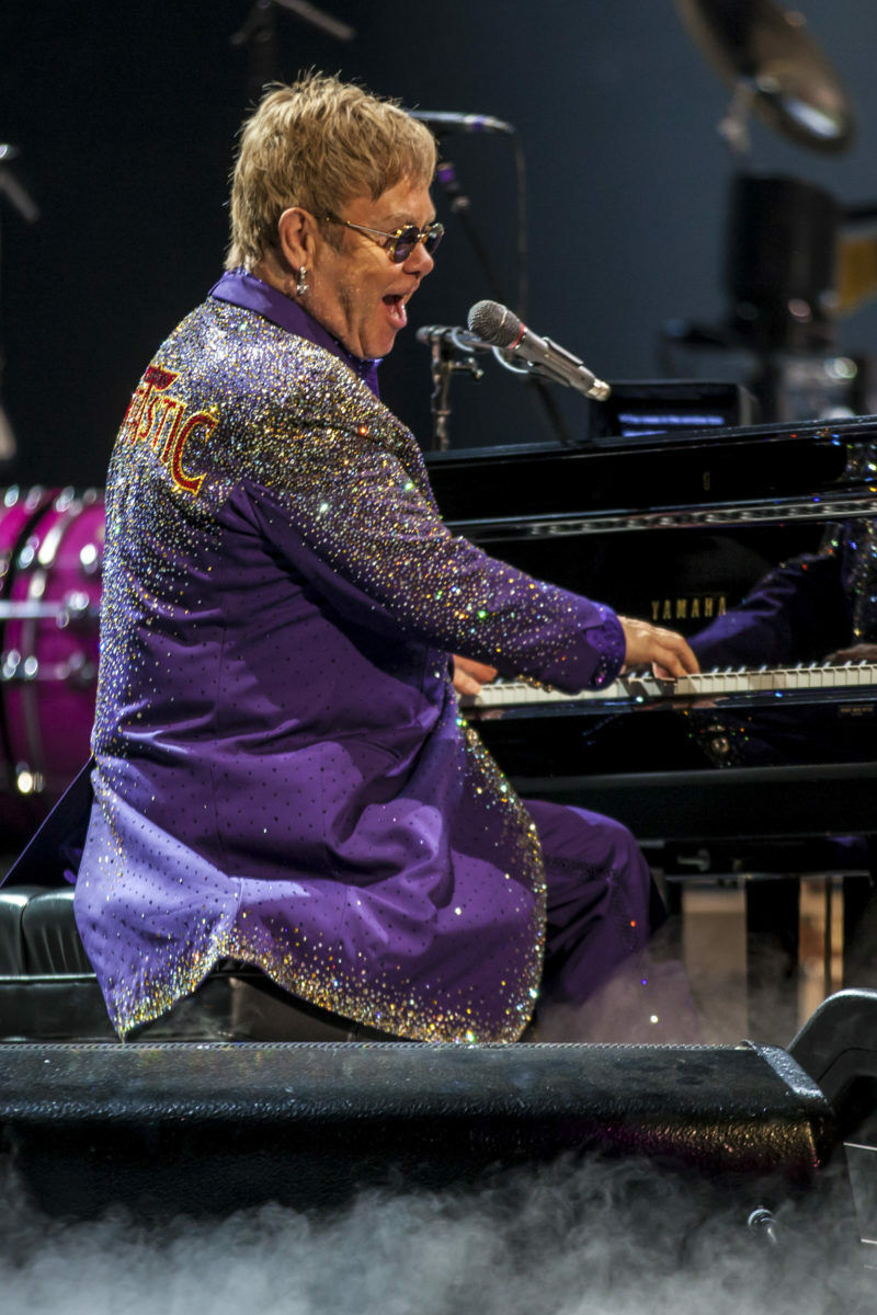 Elton John Live On Stage   8x10 Glossy Photo