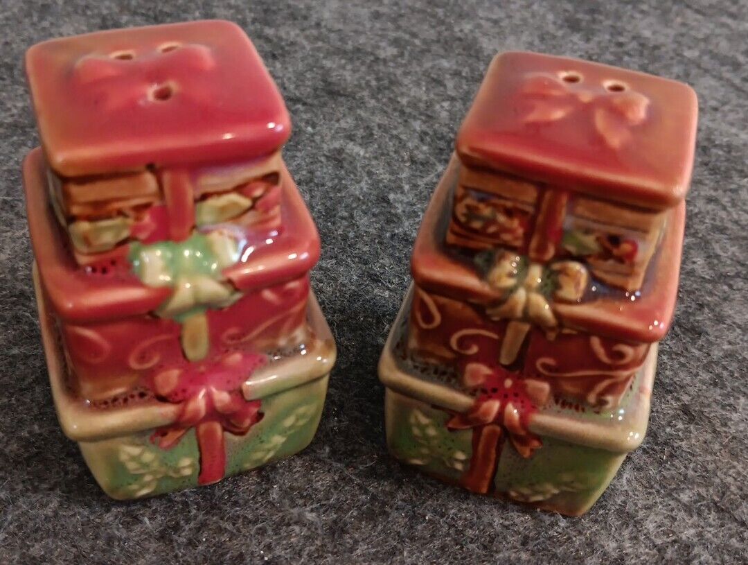 Ceramic Stacked Presents Salt & Pepper Shakers Set Christmas Holidays Kitchen 