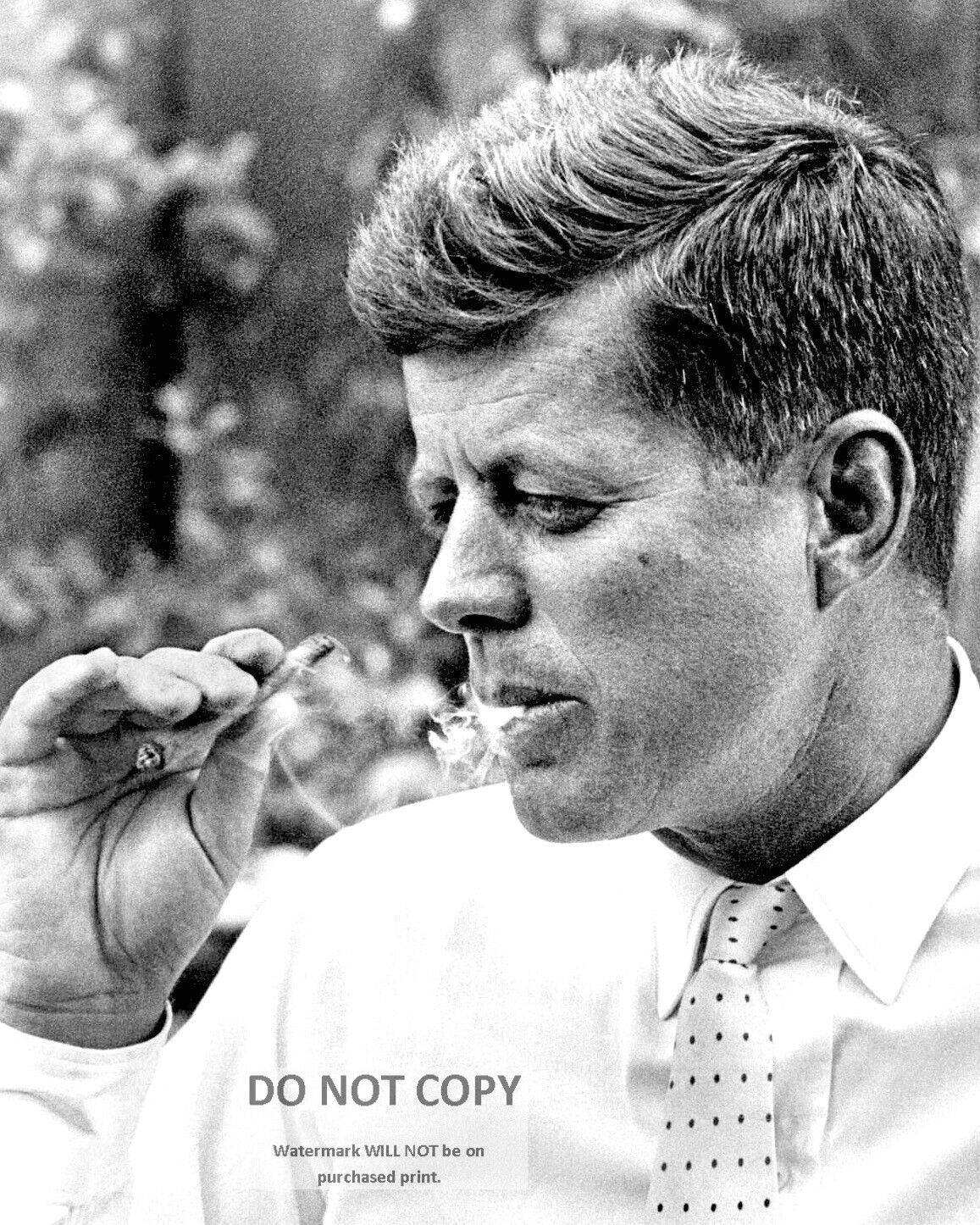 PRESIDENT JOHN F. KENNEDY SMOKES A CIGARILLO CIGAR IN 1963 - 8X10 PHOTO (OP-531)