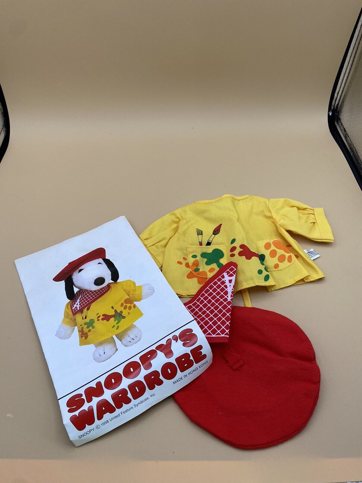 Snoopy’s Wardrobe ARTIST outfit w/red beret & scarf Baby Plush Snoopy #0821 1958