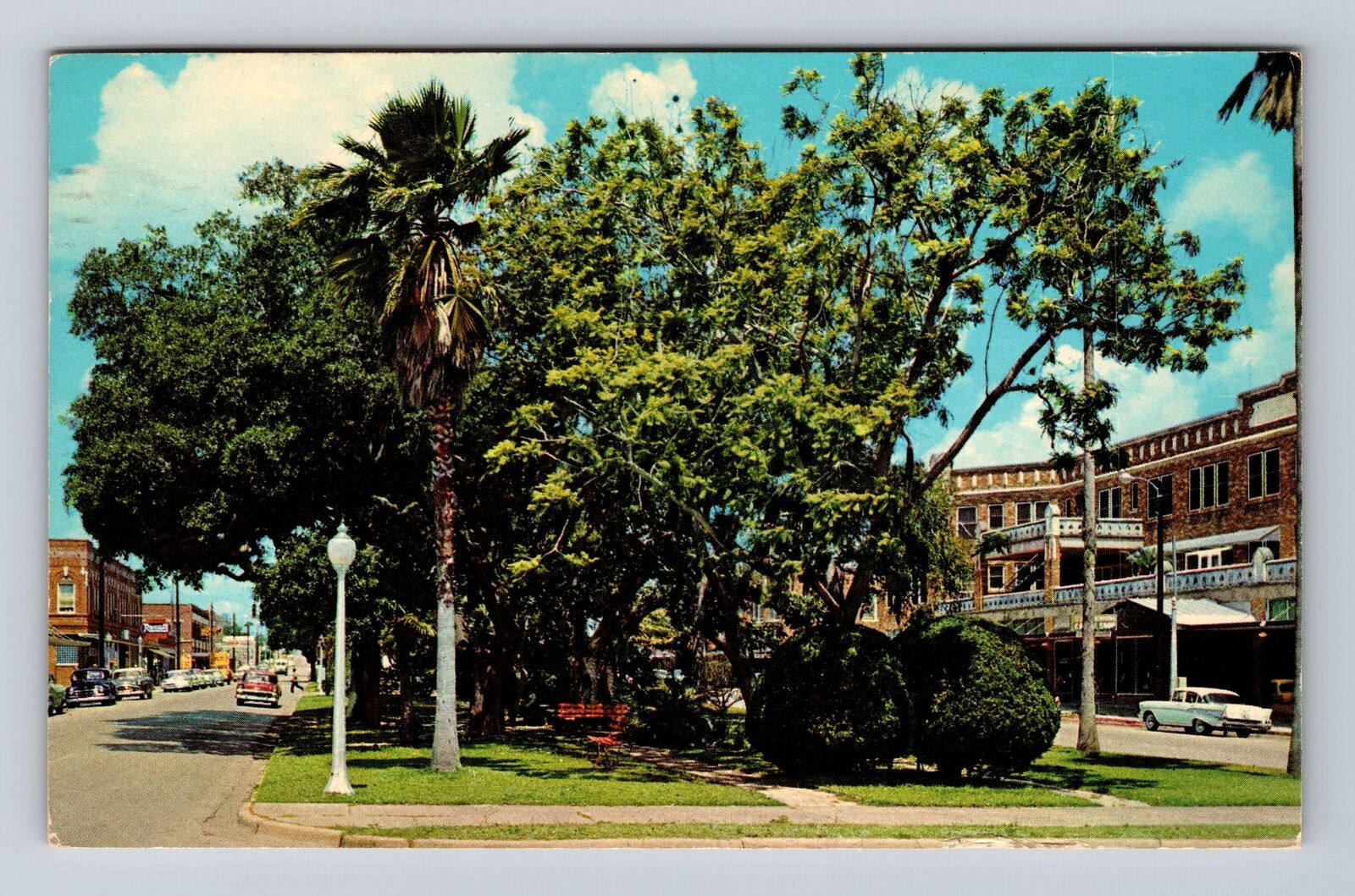 Avon Park FL-Florida, The Mall Looking West, Antique Souvenir Vintage Postcard