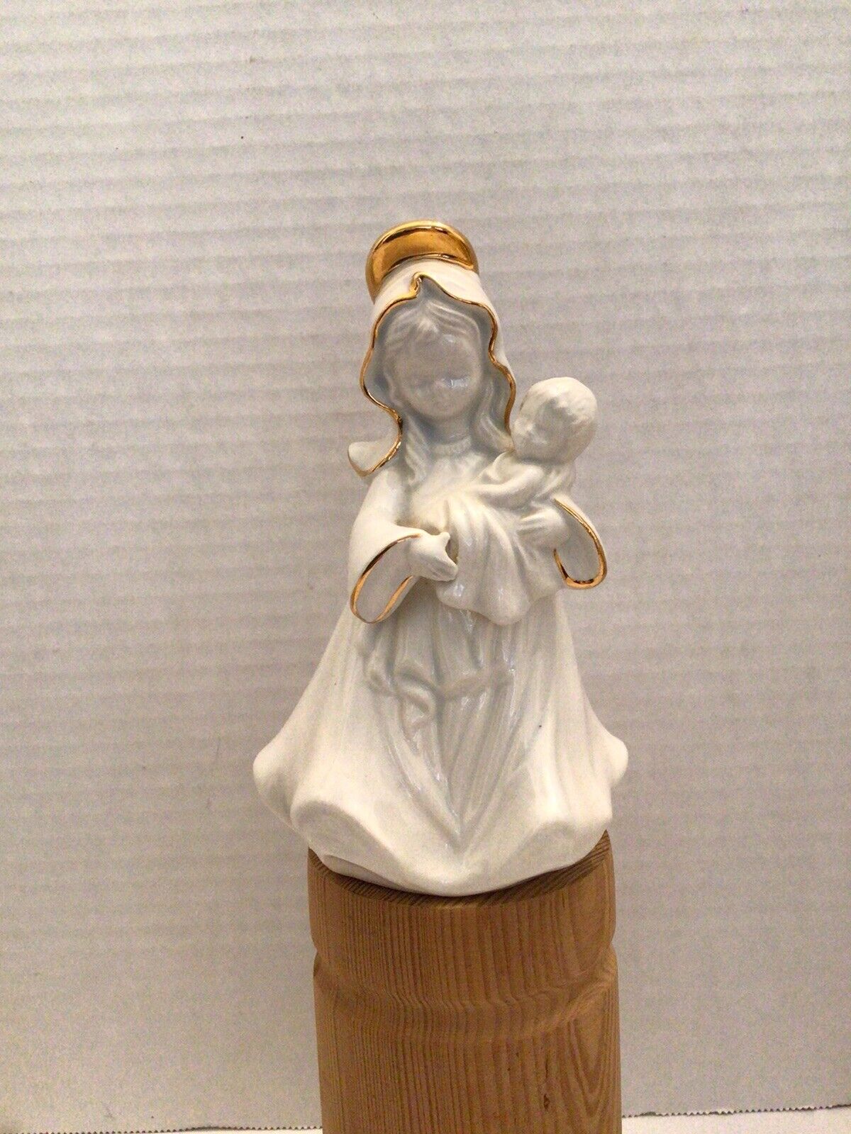 Madonna And Child Figurine White Ceramic W/Gold Accents 5” tall Beautiful Piece