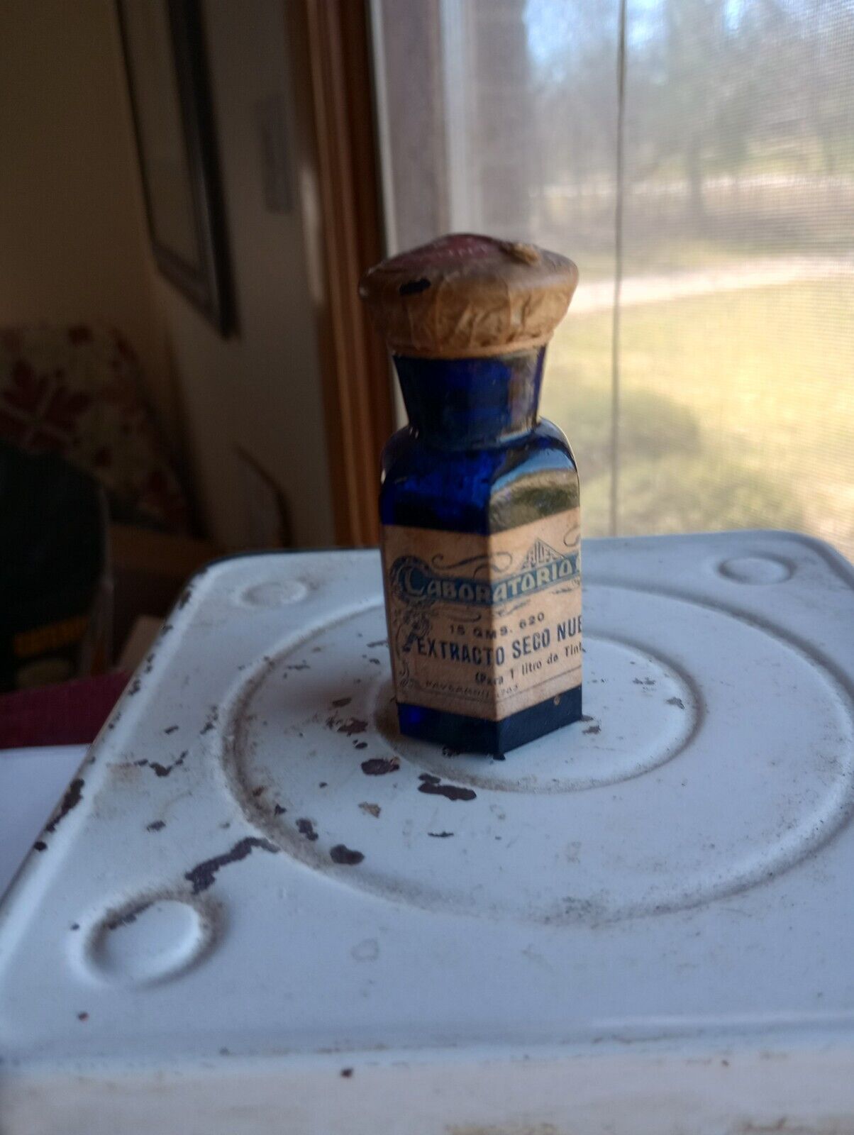 Antique Poison Bottle EXTRACTO SECO VOMICAL SEALED rare