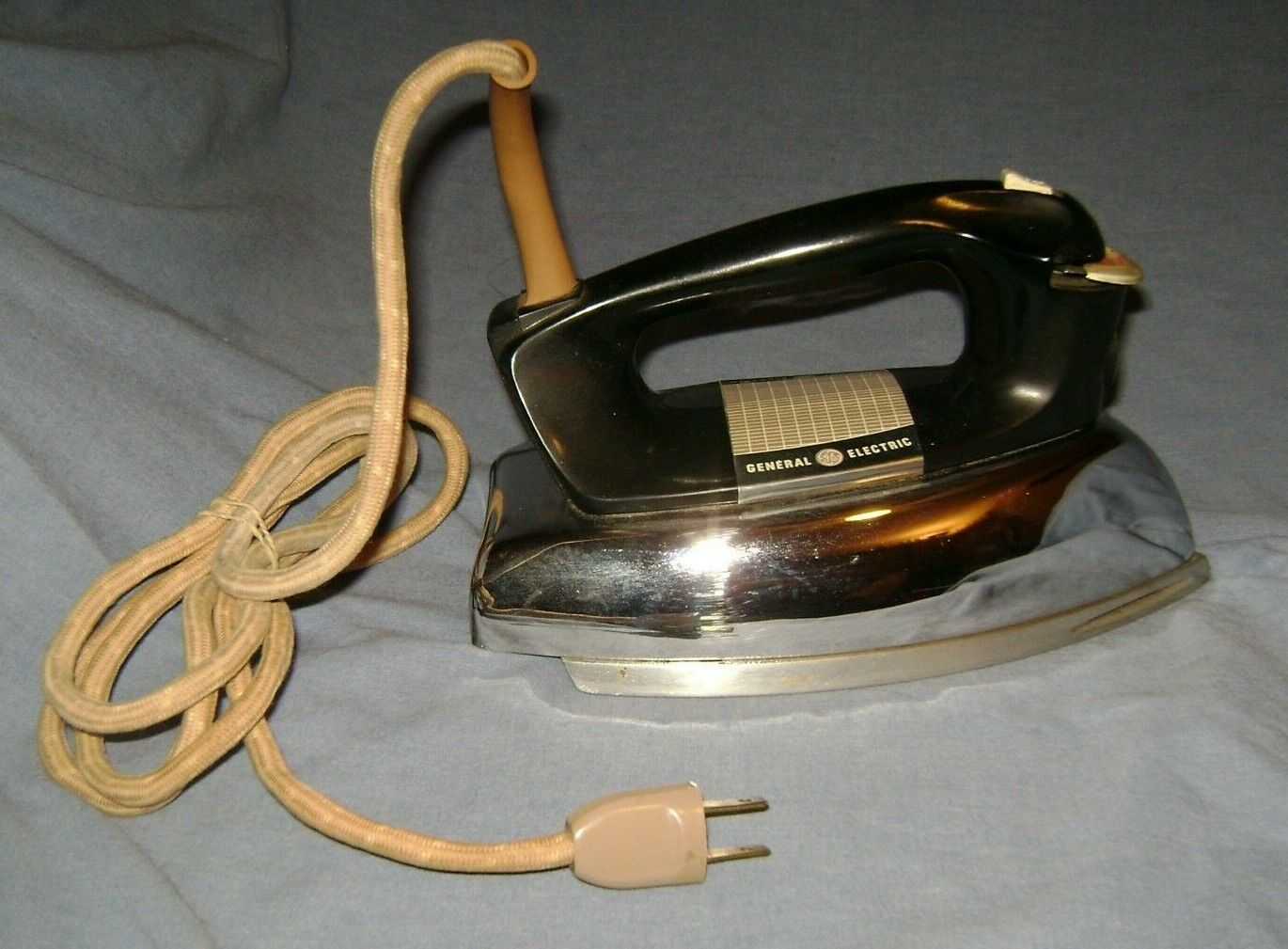 Vintage General Electric Steam Iron Clothes H1F60 in full working order