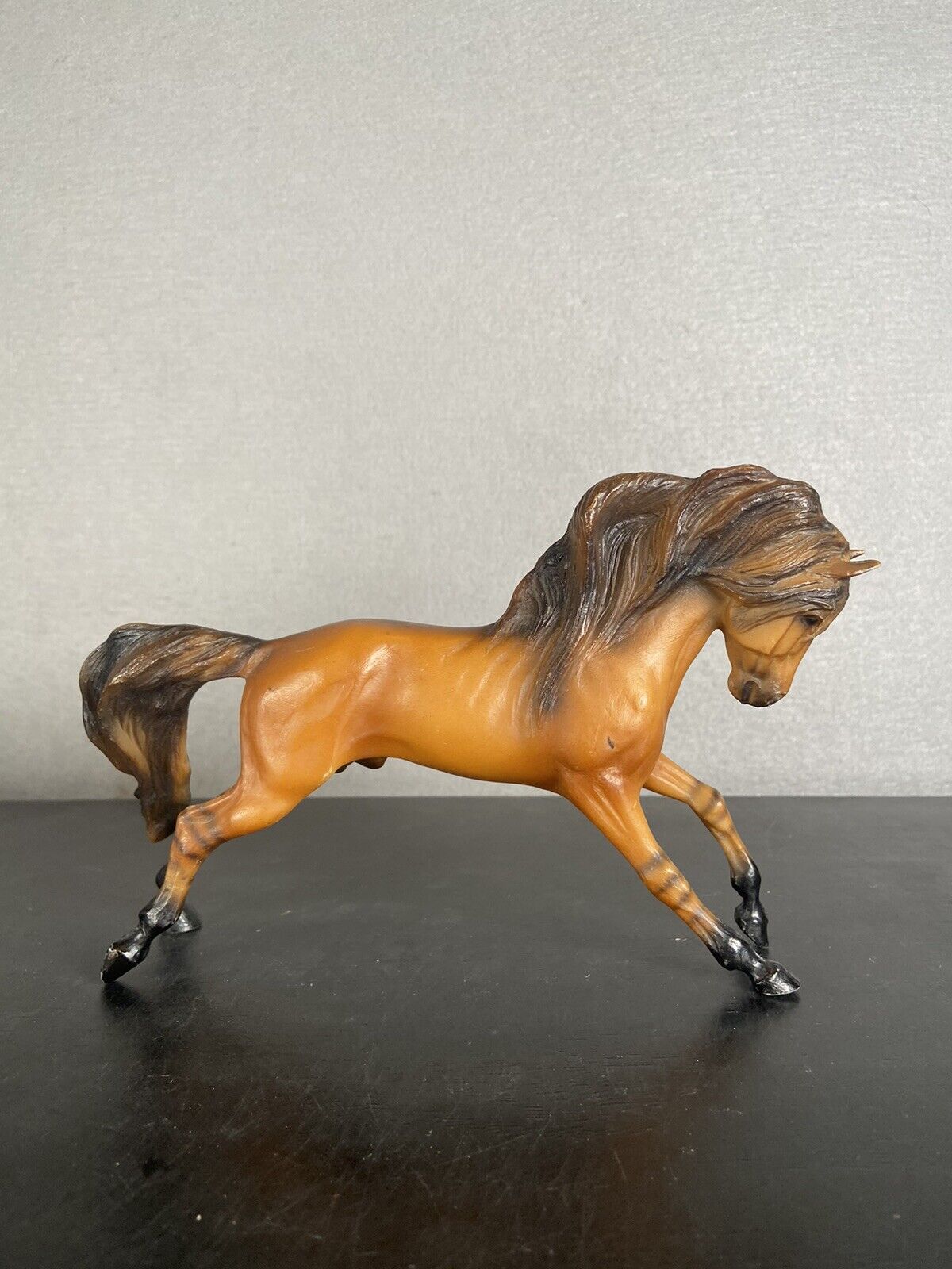 Breyer Charging Mesteno Model Horse Dark Dun 4812 Classic Messenger Series