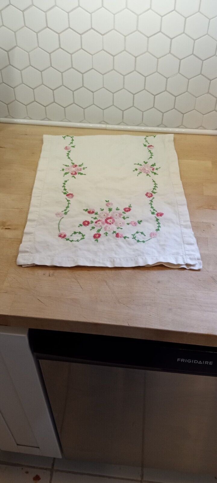 VTG Pink Floral Hand Embroidered Dresser Scarf 36