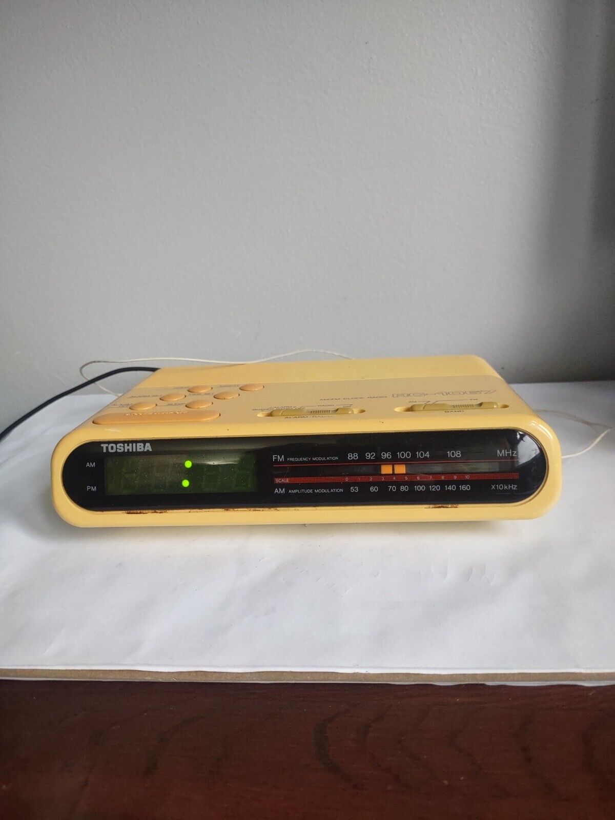 Toshiba Alarm Clock Am/FM  - Toshiba  Clock Radio Model RC-1067