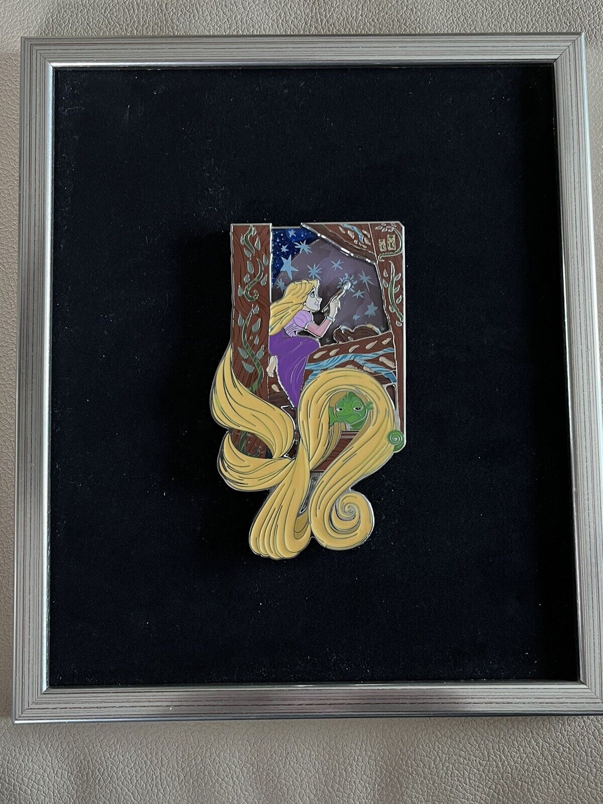Disney Acme HotArt Rapunzel Day Dream LE 100 Jumbo Pin in Frame Tangled     J05