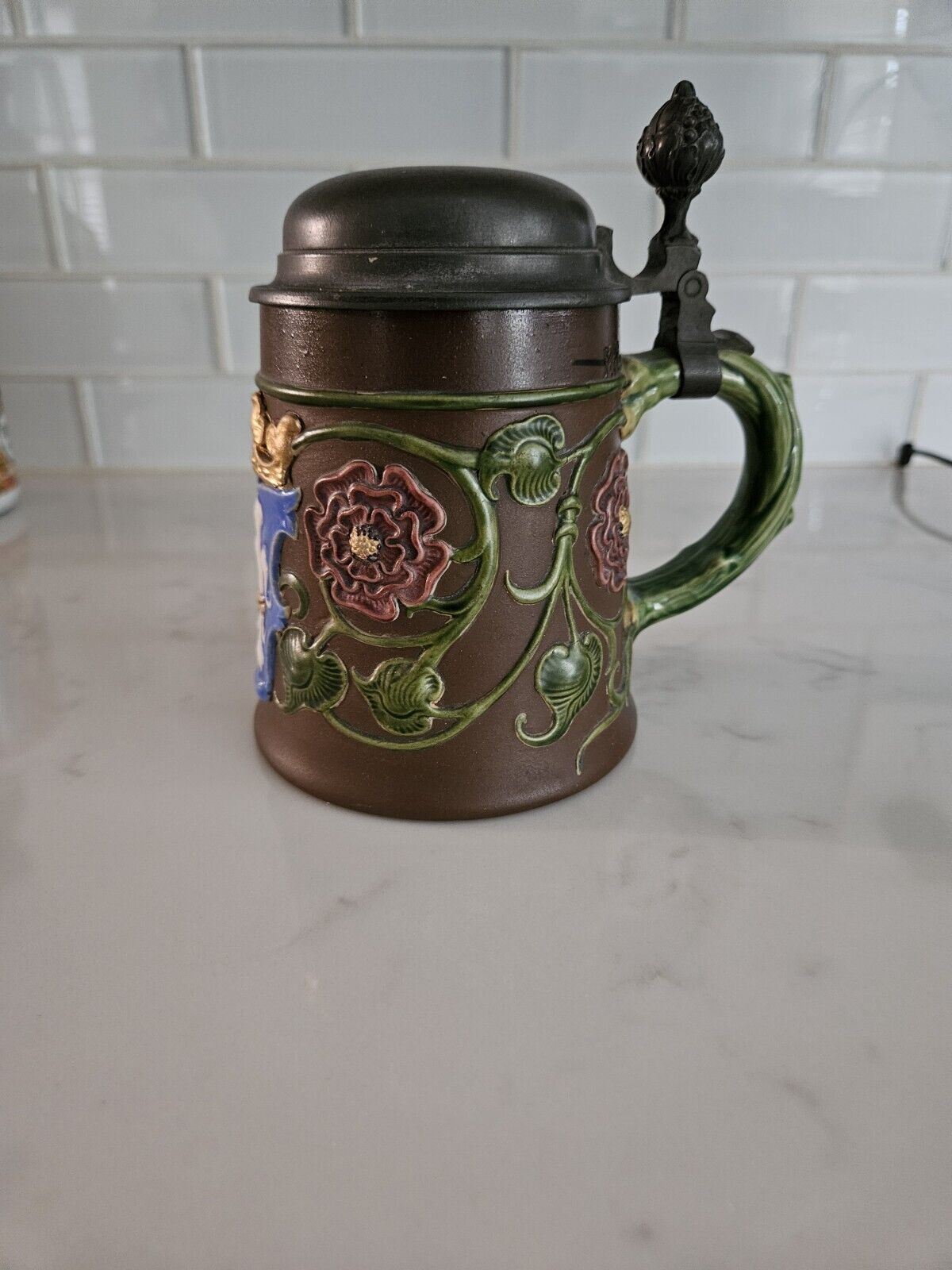 Antique Mettlach Beer Stein Etched #2016 SHIELD AND FLOWERS O.3L Inlaid Lid 