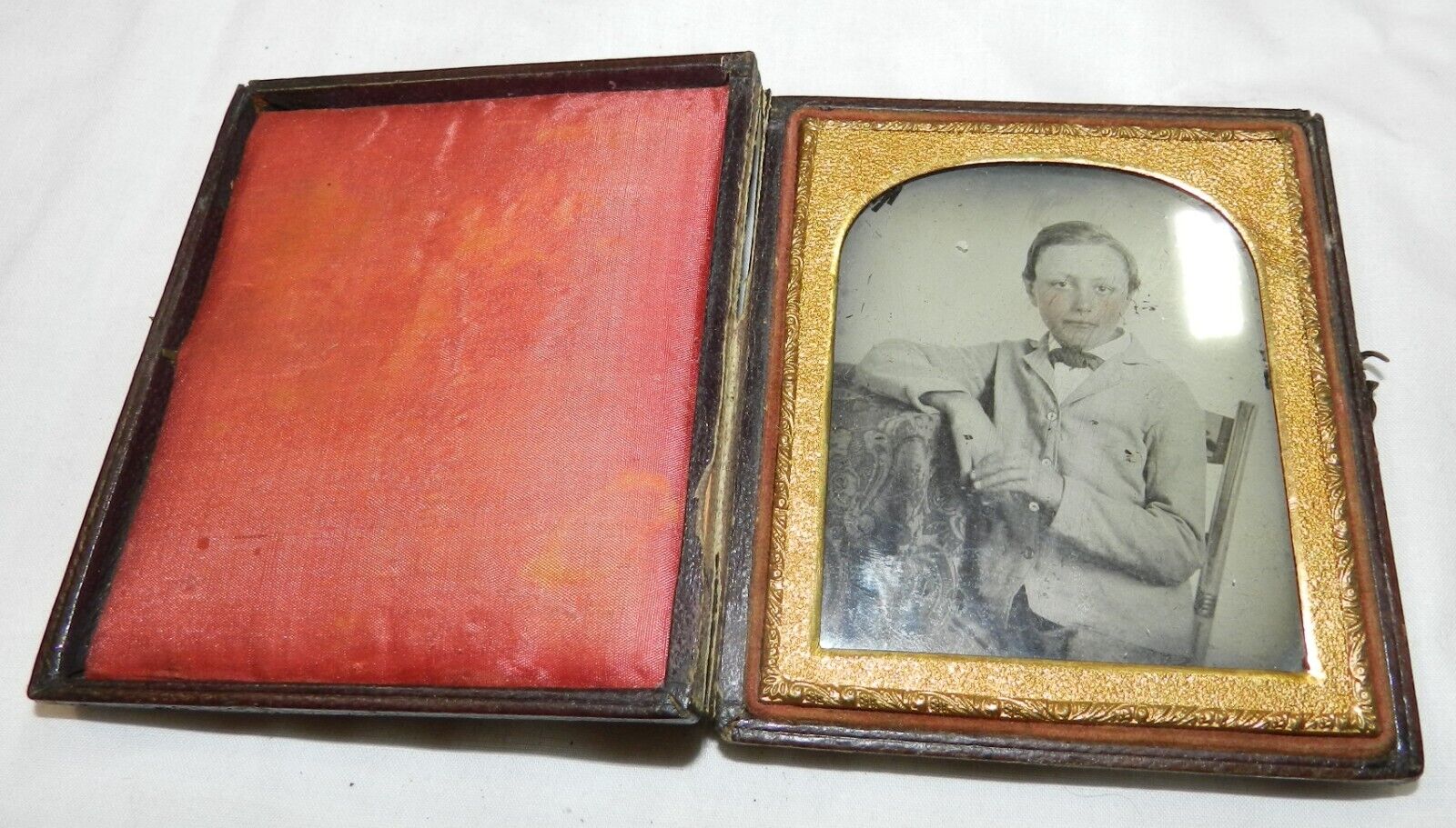 Vintage Ambrotype ? photo of a young boy - With case