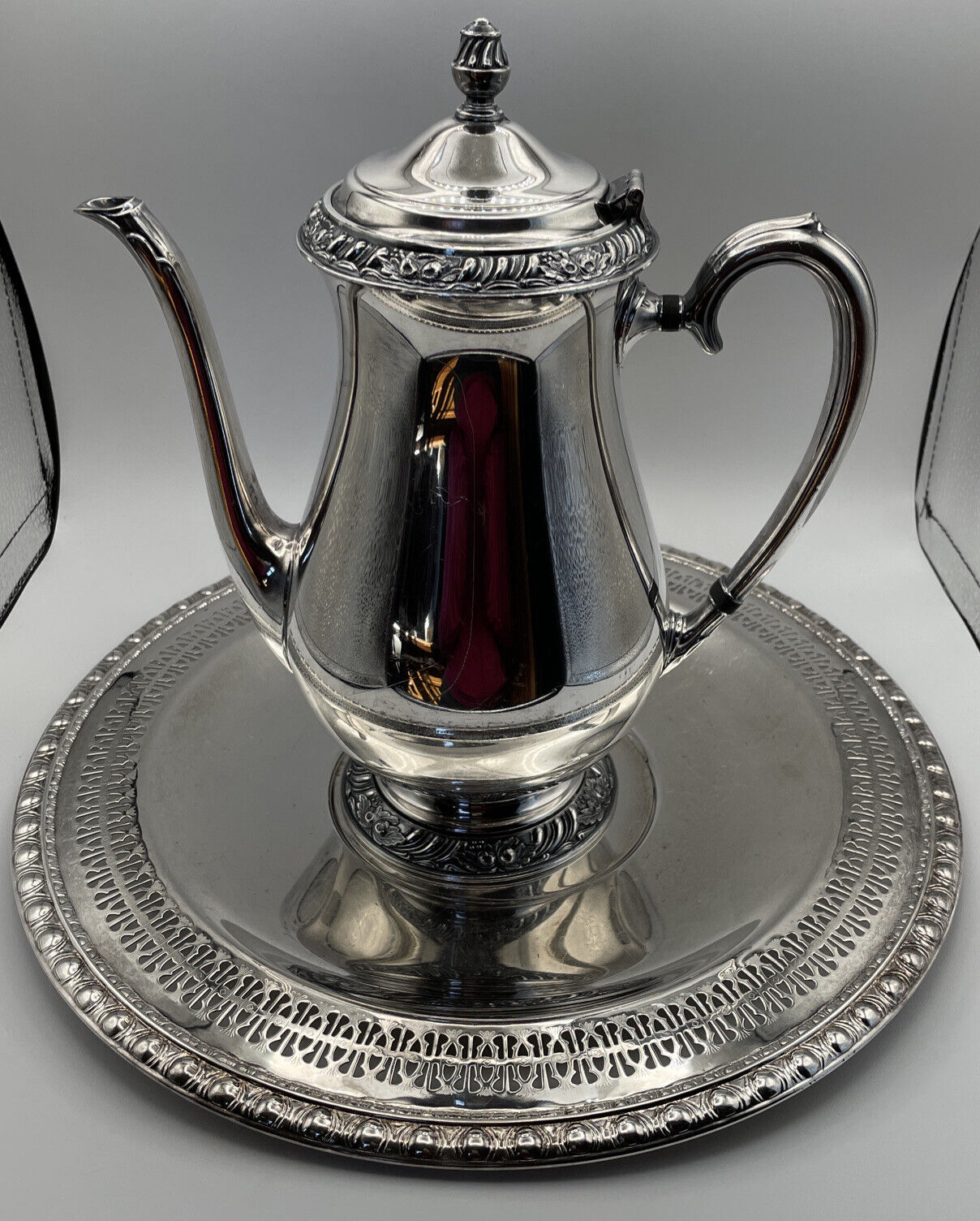 Beautiful Vintage Oneida Henley Silverplate Teapot & Tra