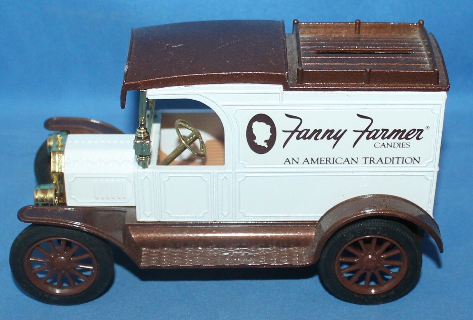 ERTL 1913 Ford Model T Van Fanny Farmer Candies Locking Bank W/Key