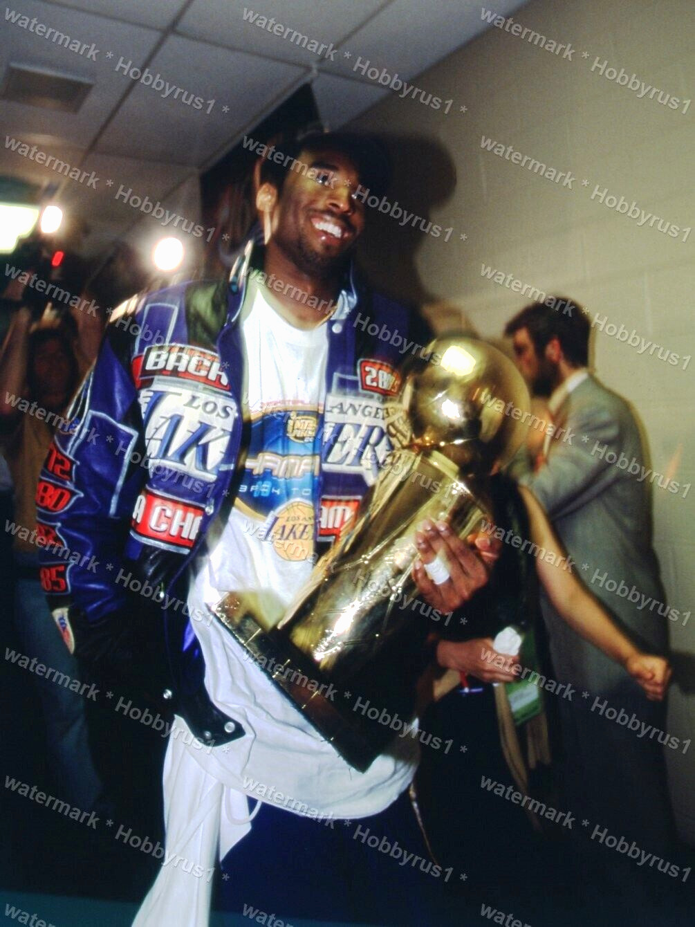 KOBE BRYANT with 2001 NBA Finals Trophy Original 35mm Photo Transparency
