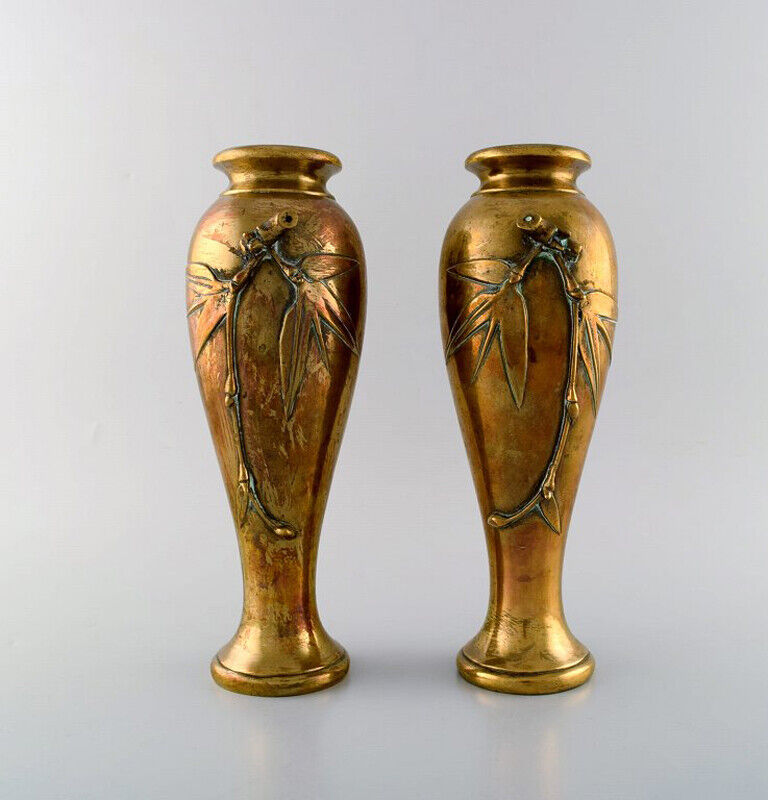 A pair of French art nouveau bronze vases with flowers in relief. Ca. 1890