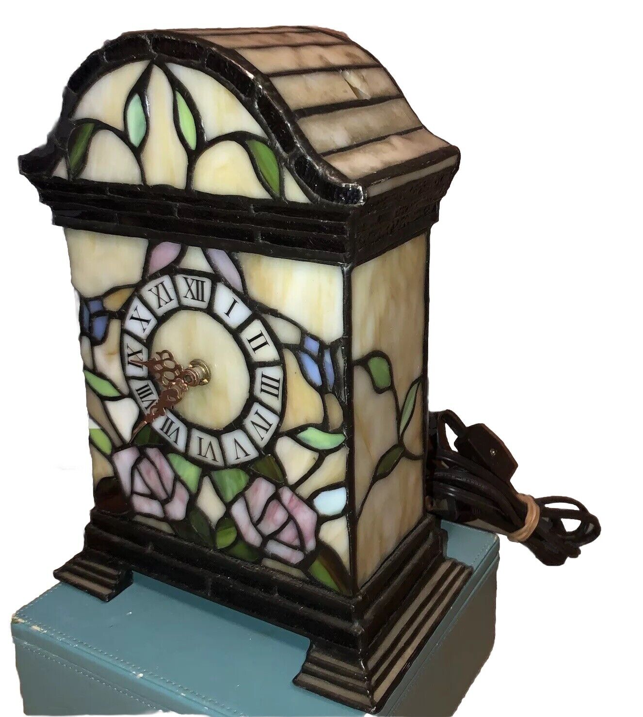 Stained glass 10.5” mantle clock Lamp Lights Up Tiffany style Flowers Nice
