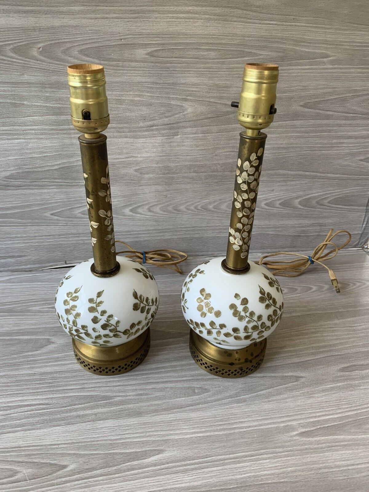Vintage Pair MCM flowers Metal Brass Color 14” Table Lamps. see photos