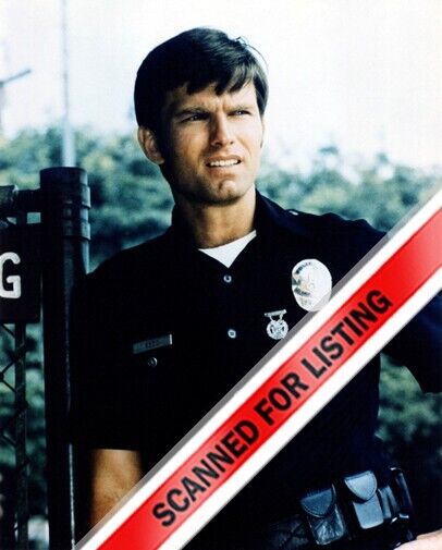 Adam-12 Kent McCord as Officer Jim Reed 8X10 PHOTO #2066