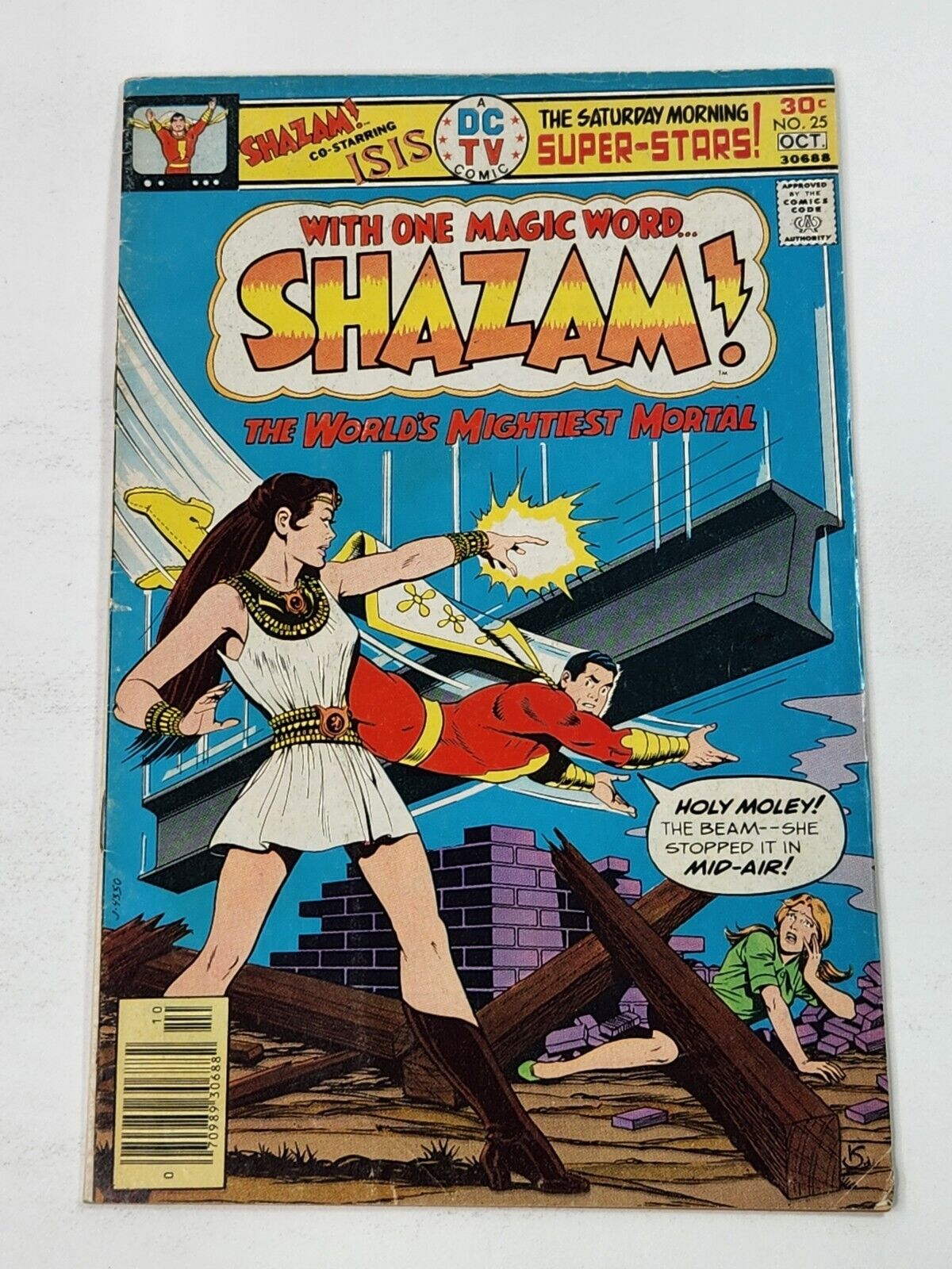 Shazam 25 NEWSSTAND 1st App Isis DC Comics Bronze Age 1976
