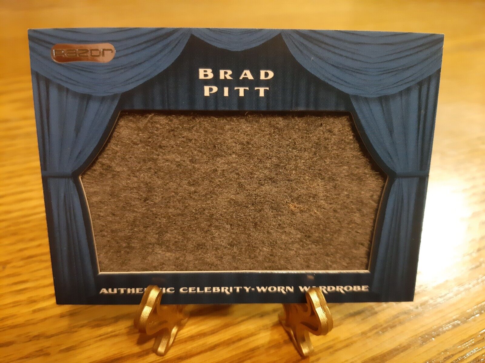 2010 BRAD PITT RAZOR AUTHENTIC WORN WARDROBE CARD #SW-11 POP CENTURY