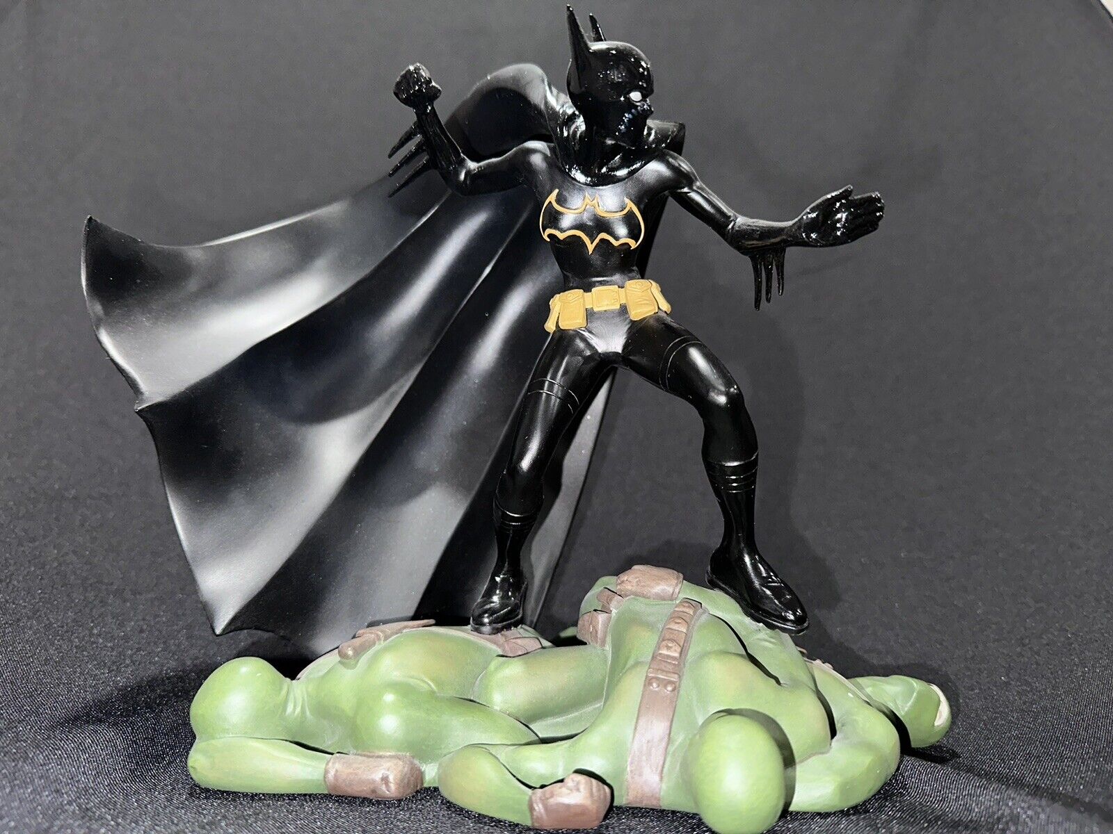 AWESOME, DC Direct Cassandra Cain Orphan BATGIRL Statue, # 1136 of 1270 LIMITED