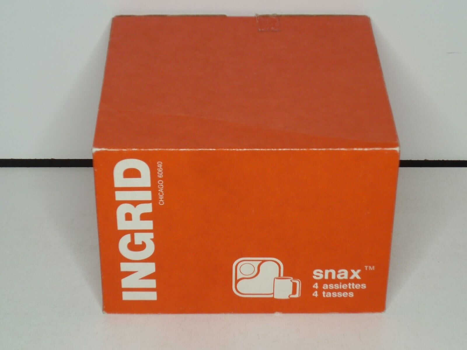 Ingrid LTD Chicago 60640 Snax 4 Sets Plates & Mugs Orange Retro Plastic Box