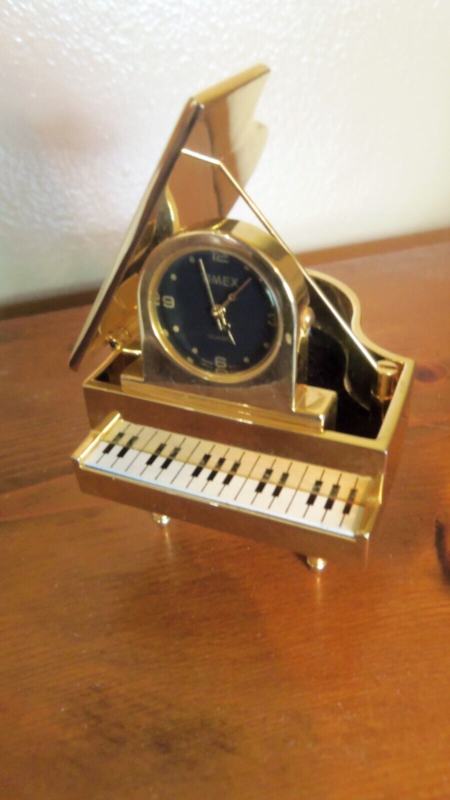 VINTAGE PIANO CLOCK TIMEX. VERY NICE RARE