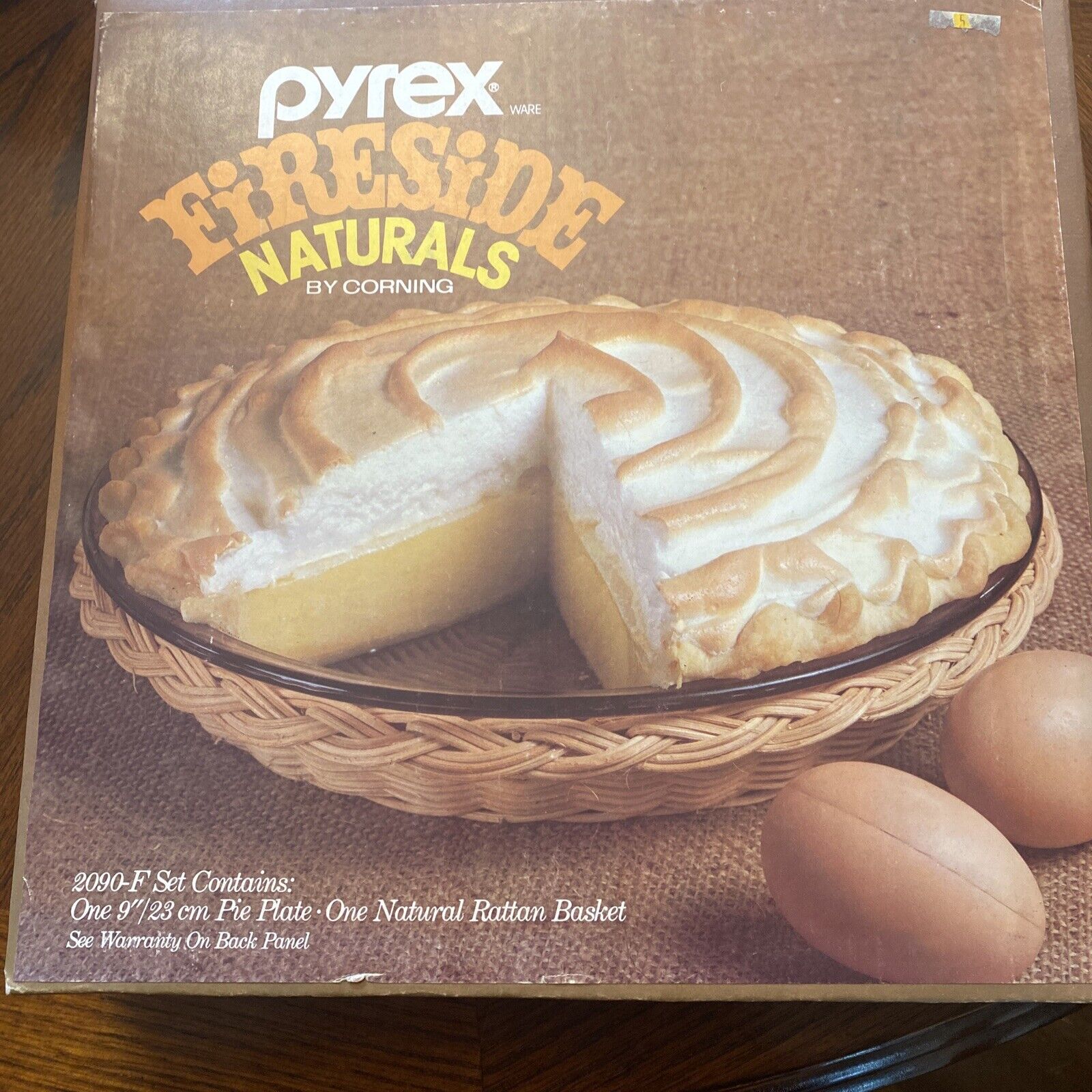 Pyrex Fireside Naturals By Corning 2090-F 9” Pie Plate/Natural Rattan Basket NIB