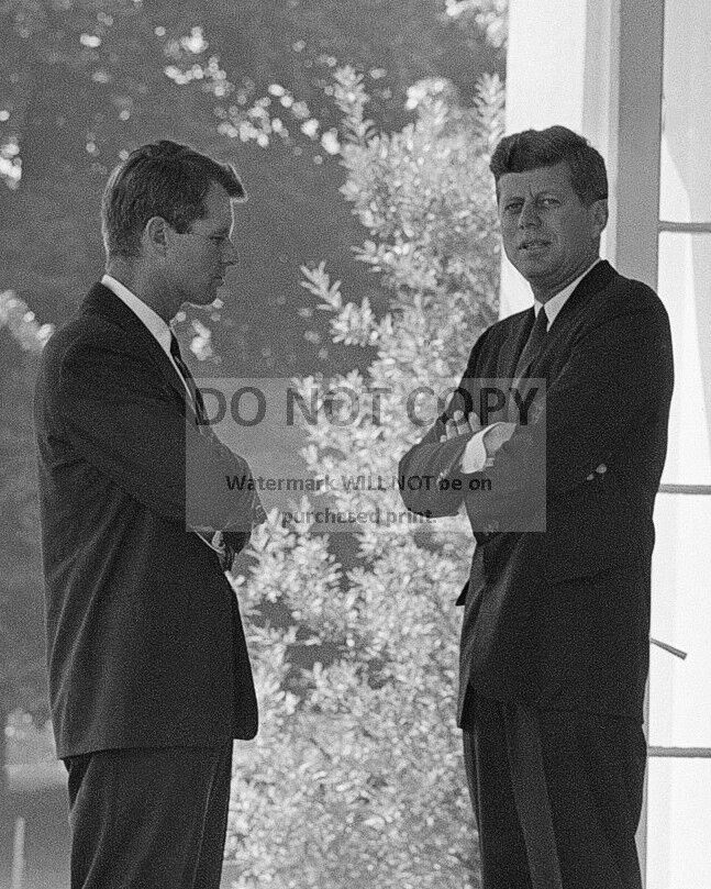 JOHN F. KENNEDY WITH ATTORNEY GENERAL CUBAN MISSILE CRISIS - 8X10 PHOTO (BB-589)
