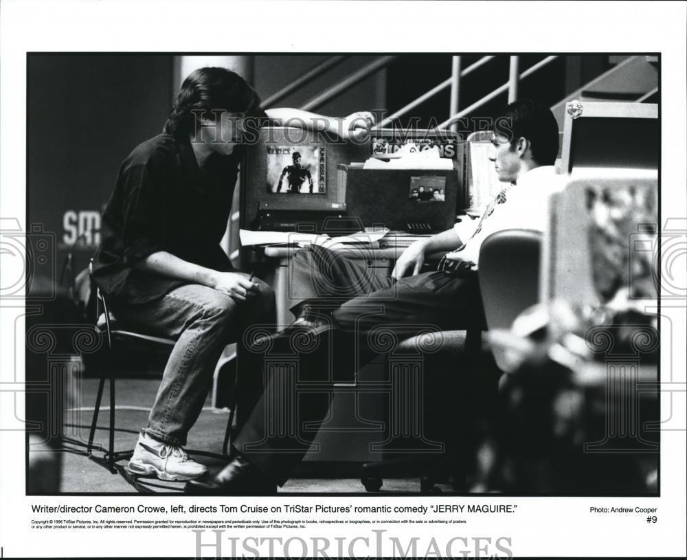 1996 Press Photo Cameron Crowe directs Tom Cruise in Jerry Maguire - cvp56692