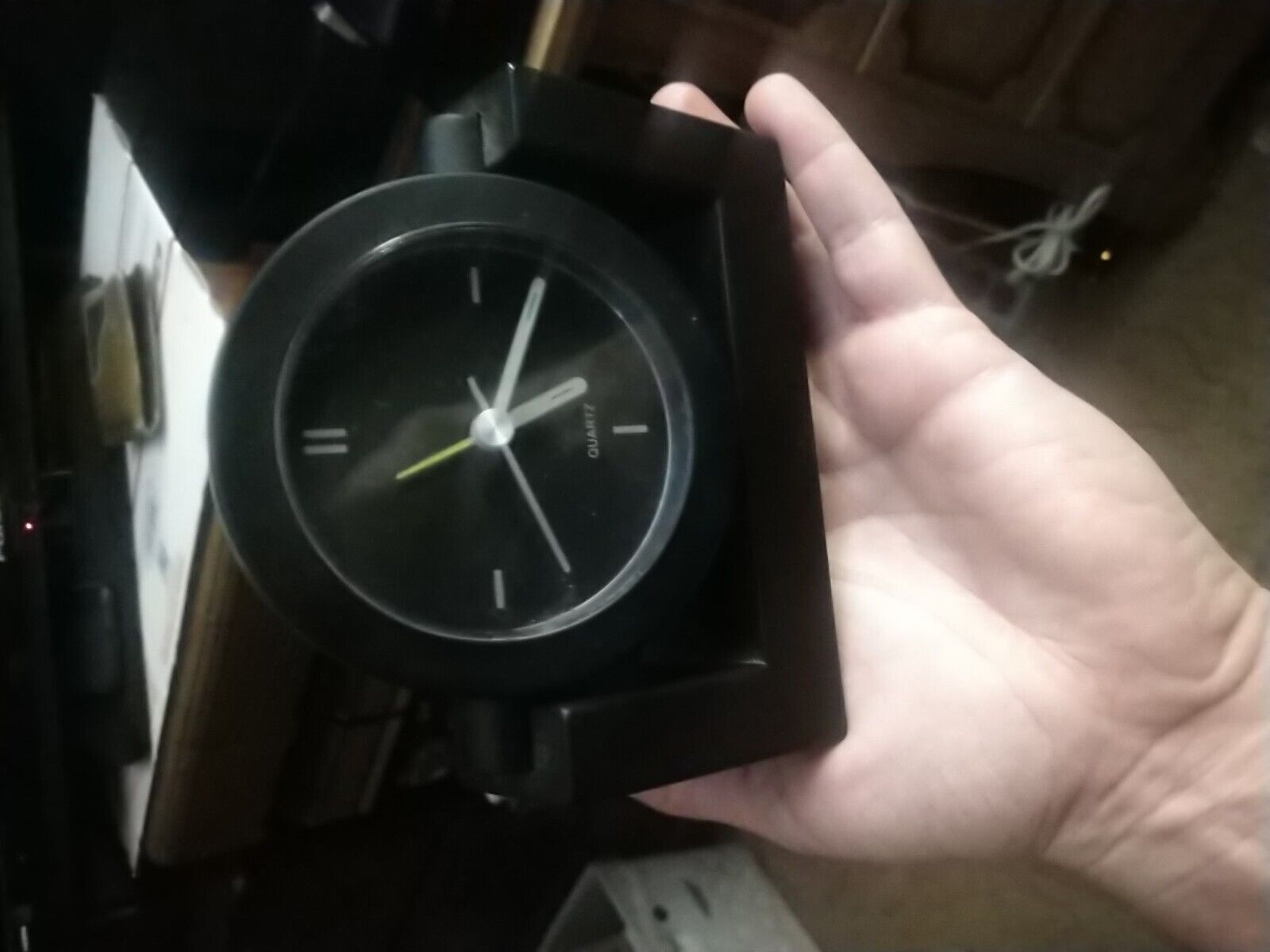 Black Quartz Battery Apparated Clock