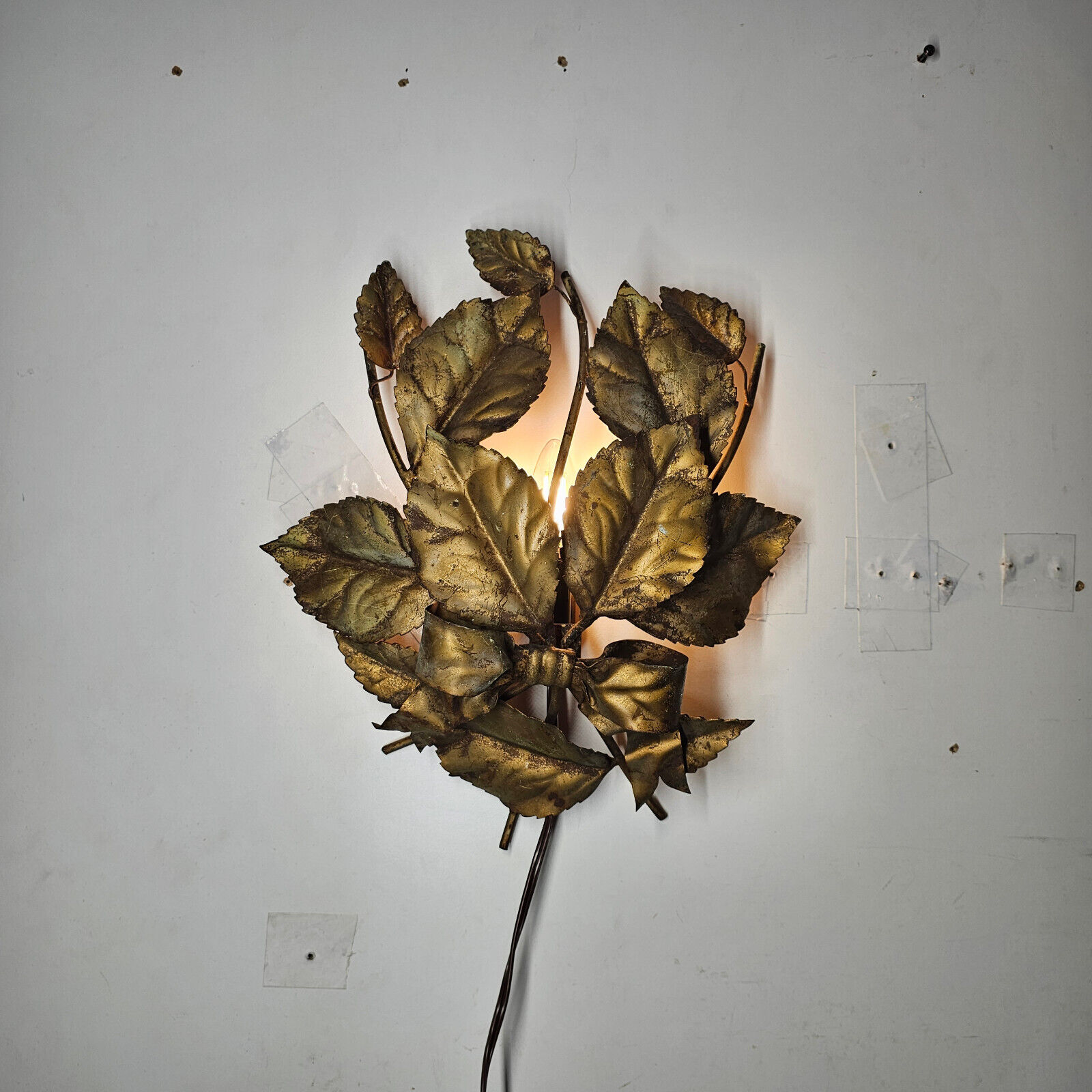 Vintage Gilded Metal Leaves Wall Decor Light 16\
