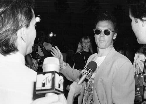Michael Keaton cool candid being interviewed by press 5x7 inch photo